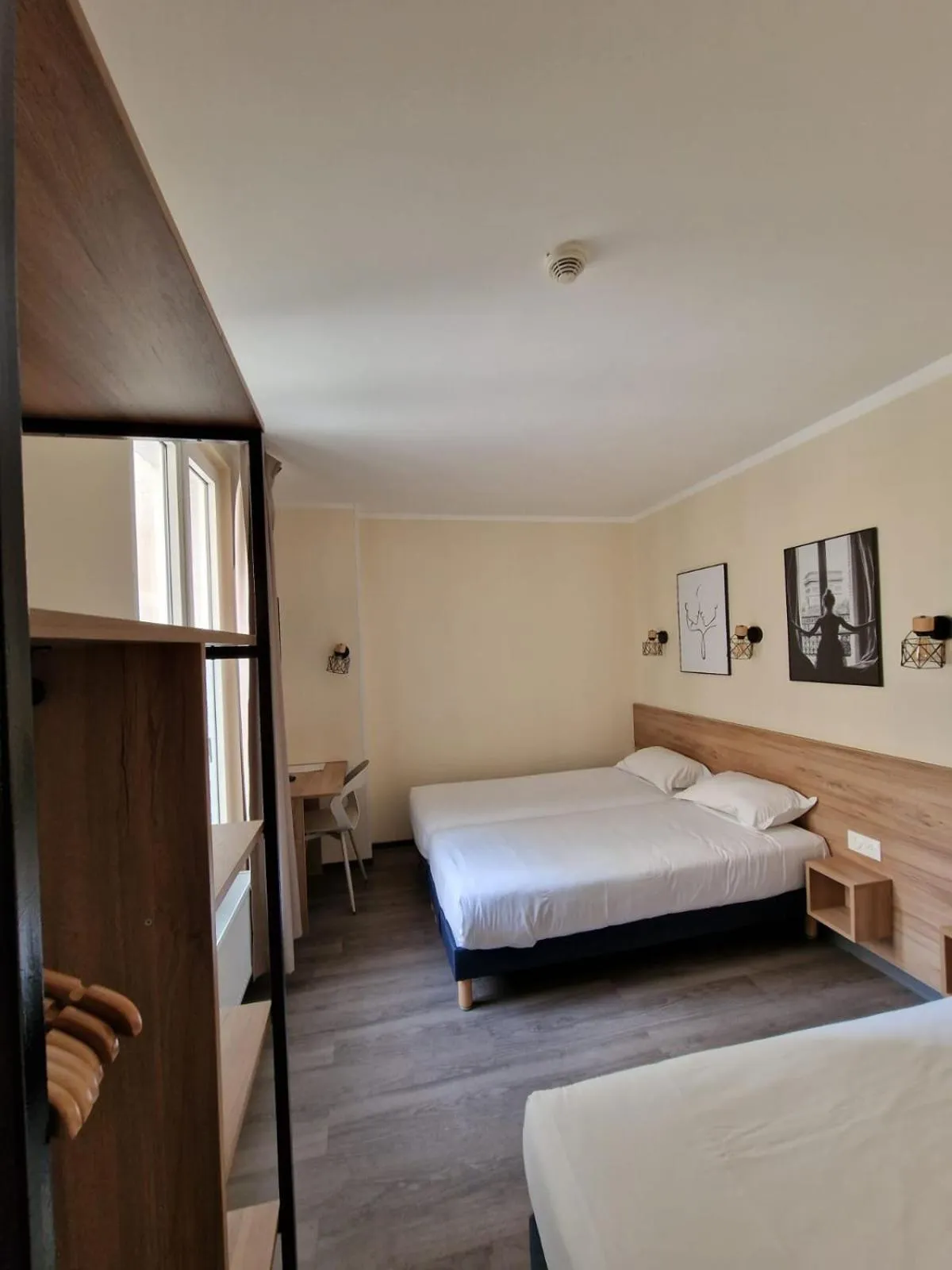 Bed in Hôtel D'Anjou