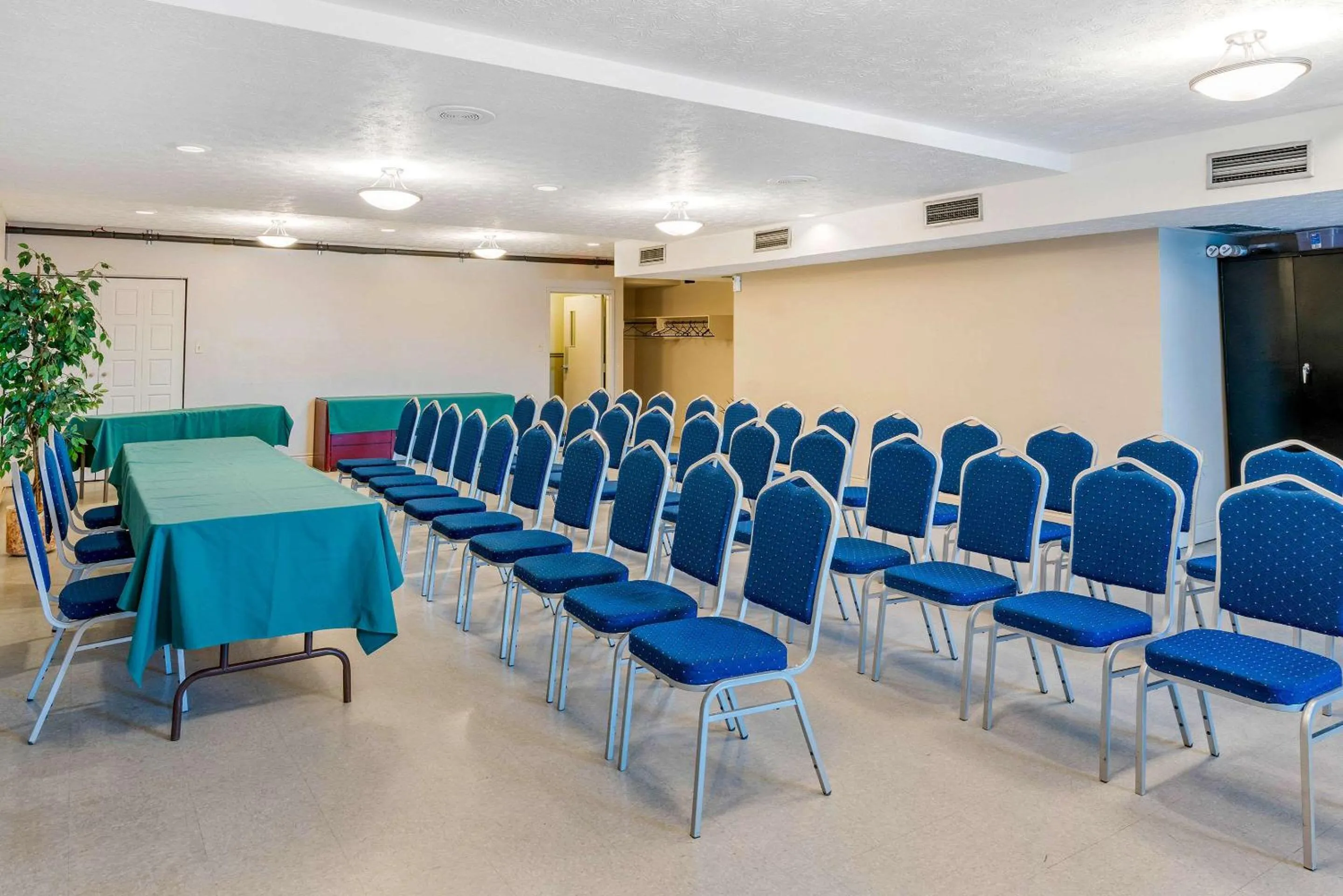 Meeting/conference room in Quality Hotel & Suites