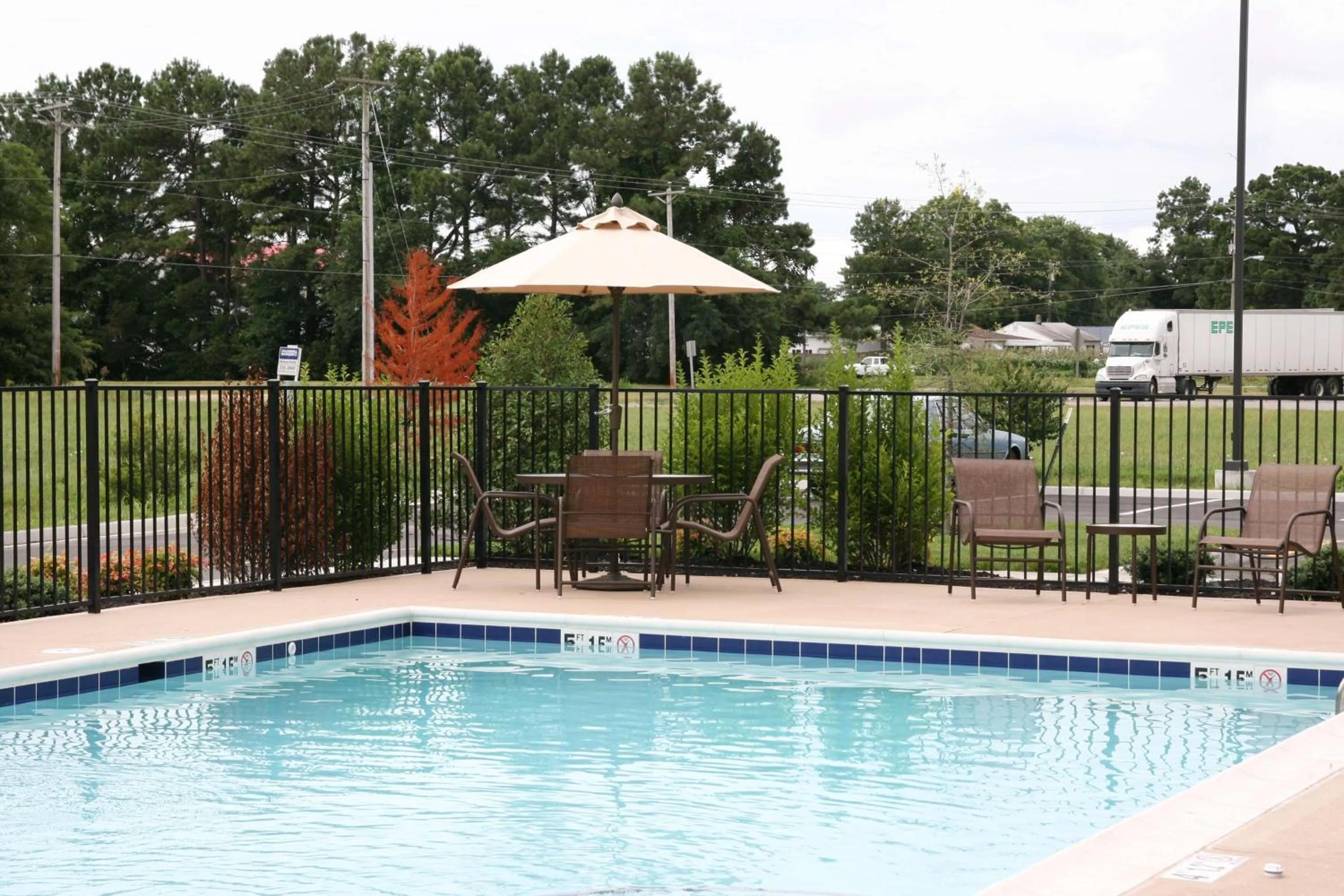 Pool view in Hampton Inn & Suites Exmore - Eastern Shore