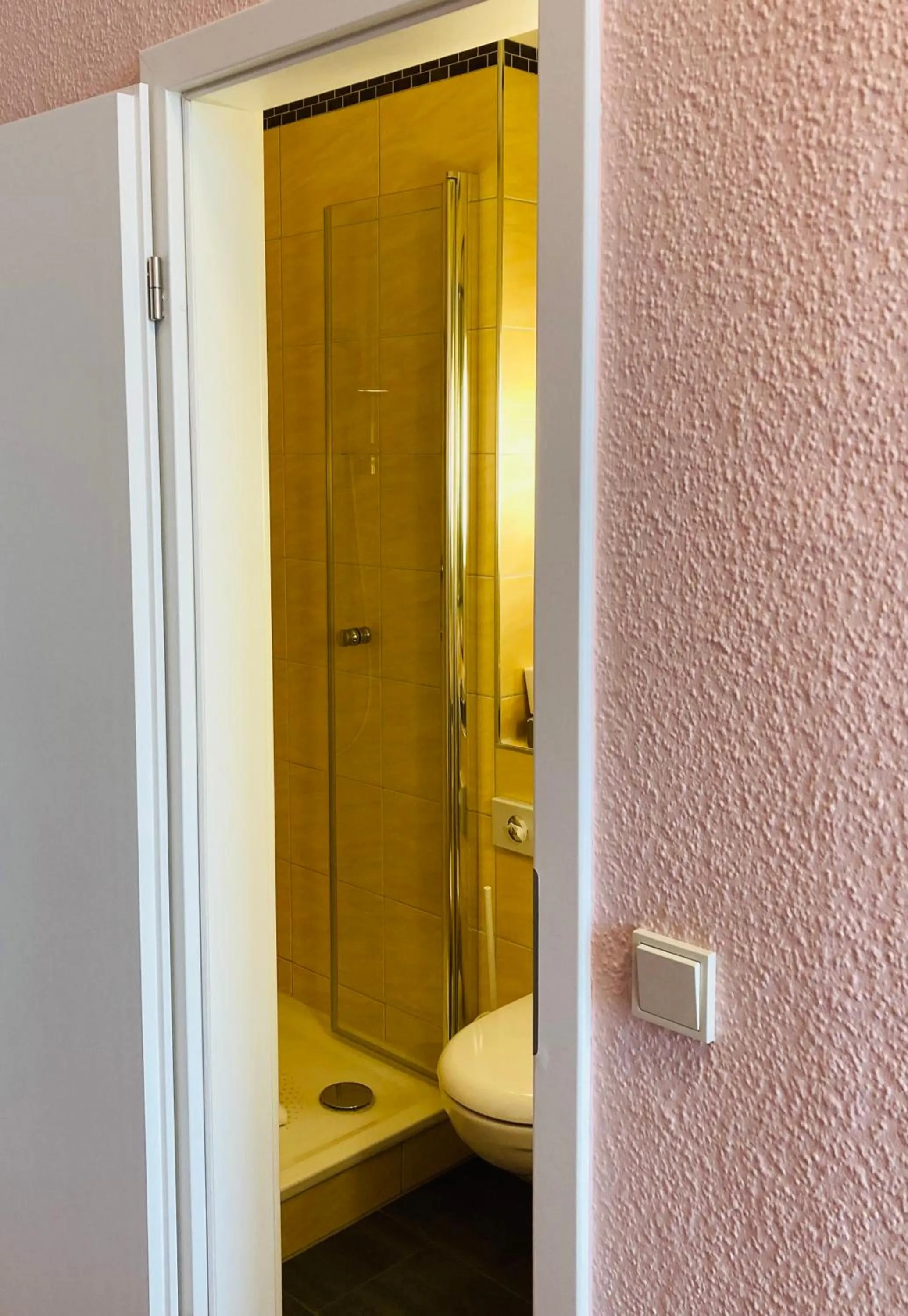 Shower in Hotel Germania