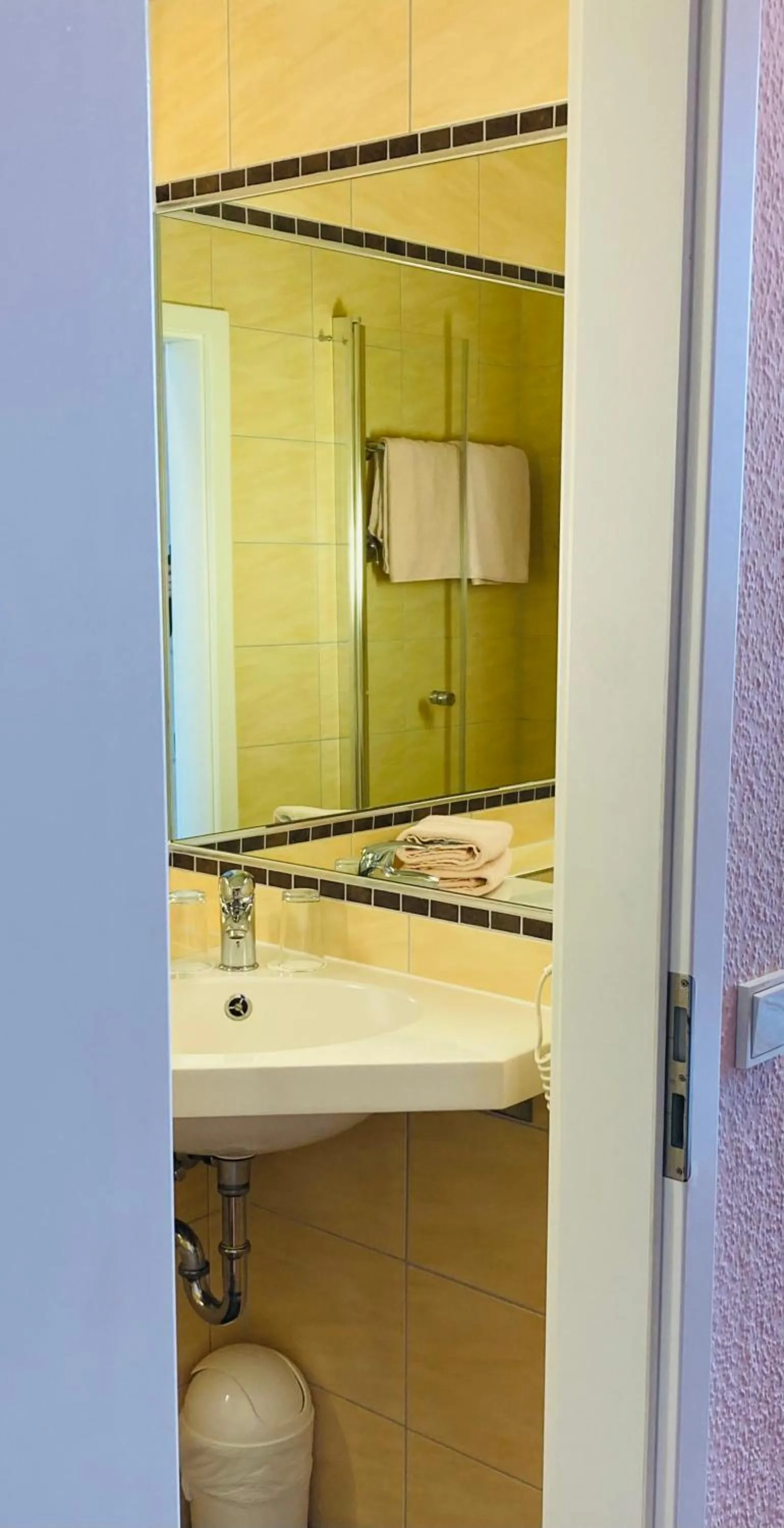 Shower in Hotel Germania