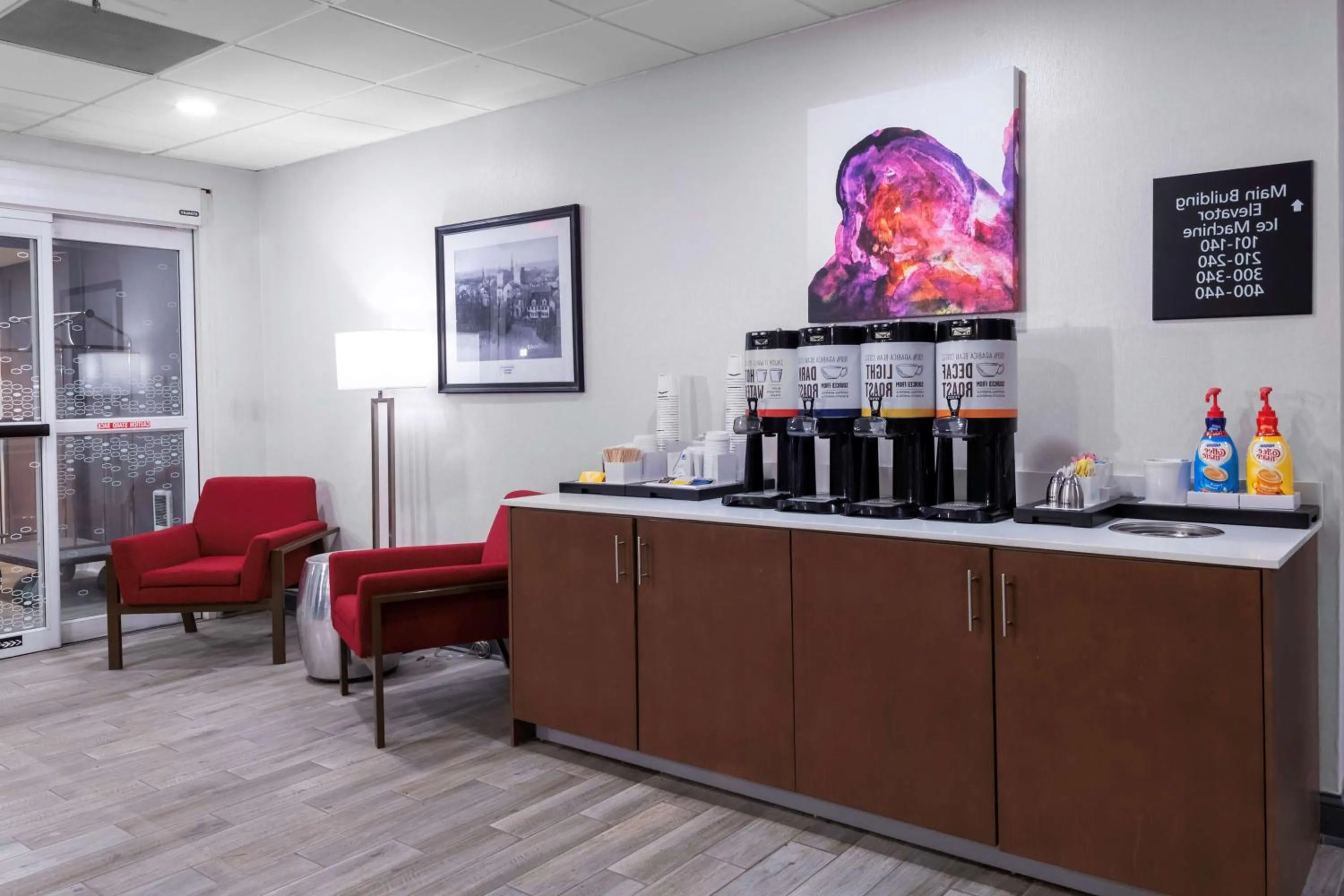 Breakfast in Hampton Inn by Hilton Concord/Bow