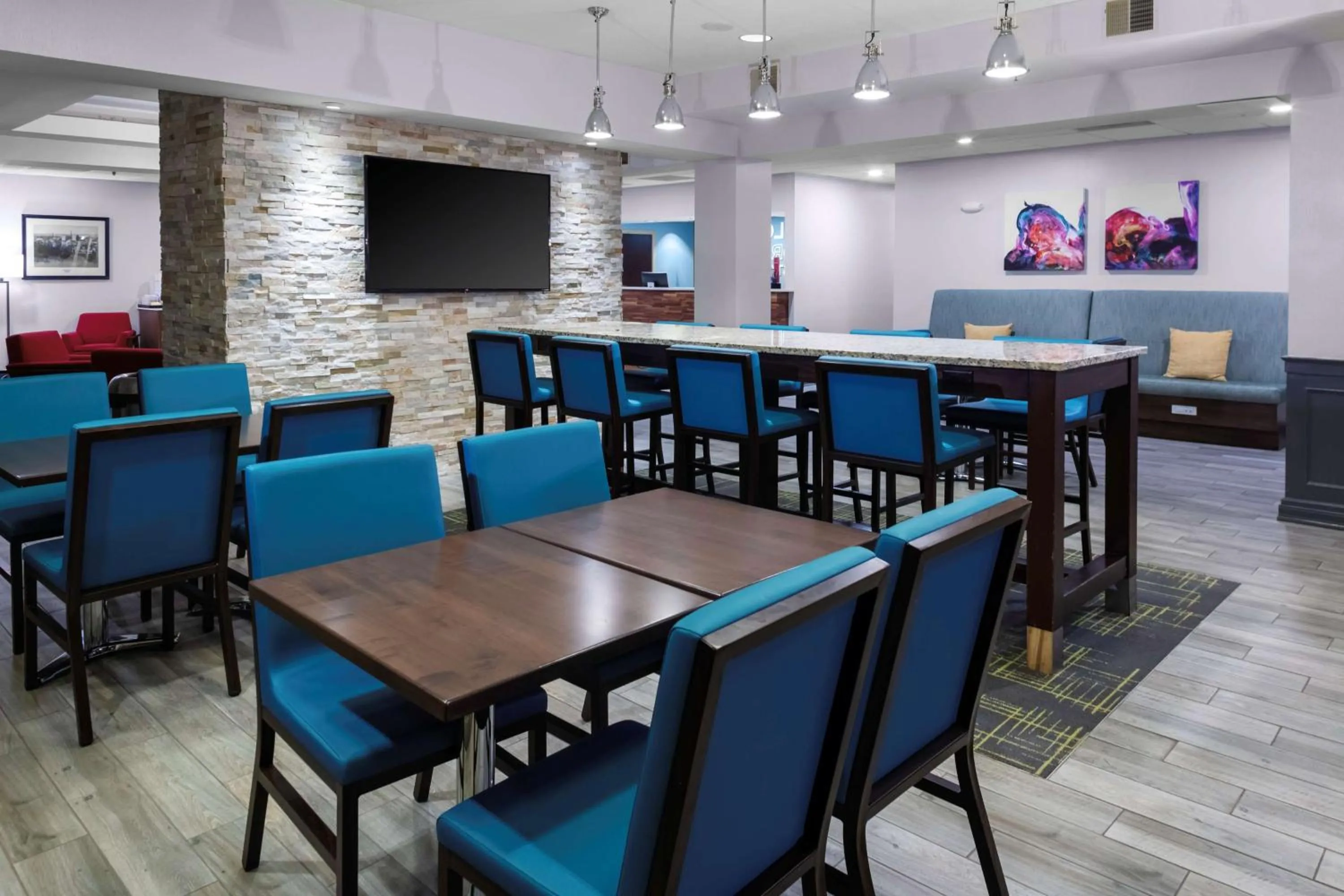 Breakfast in Hampton Inn by Hilton Concord/Bow