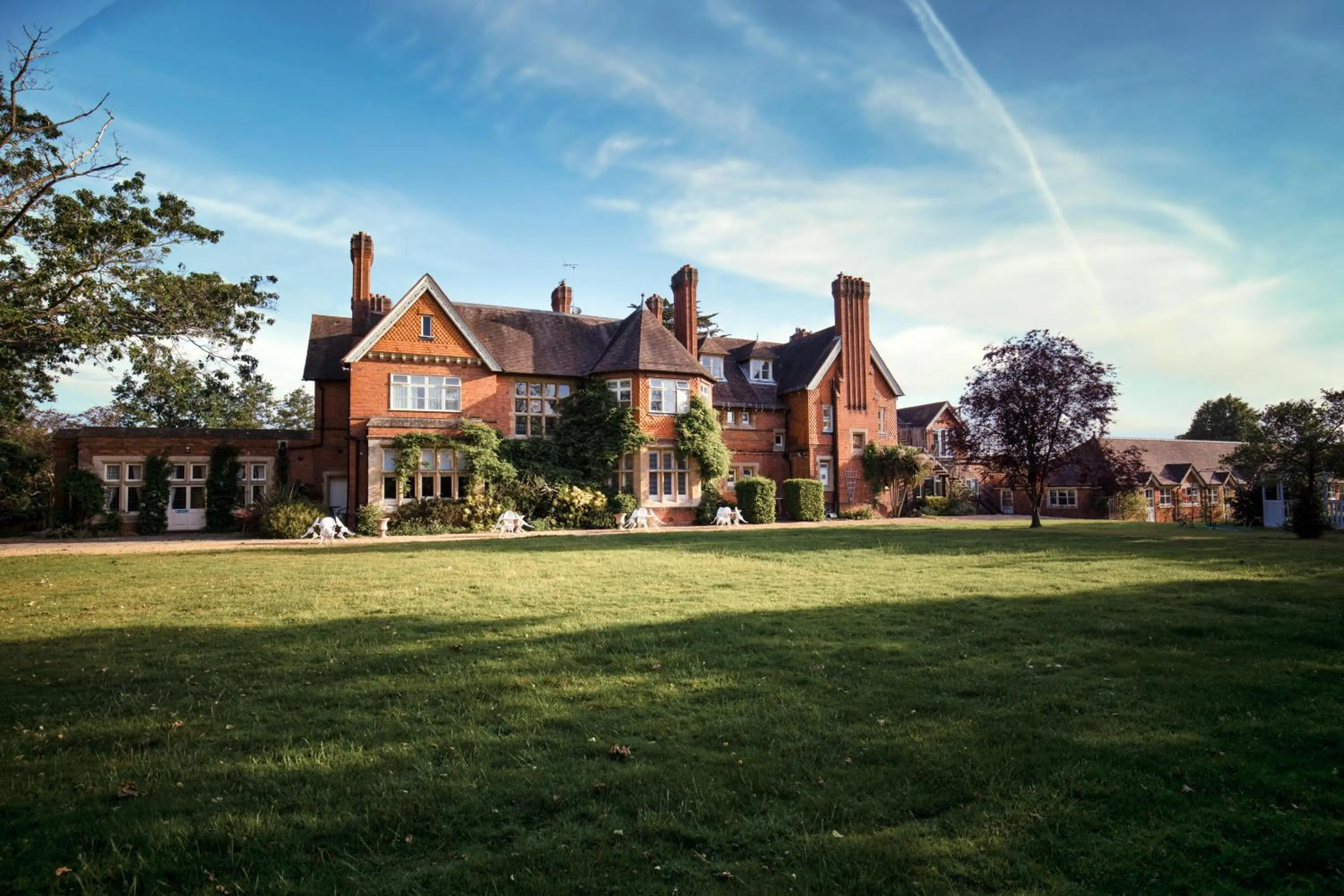 Property building in Cantley House Hotel - Wokingham