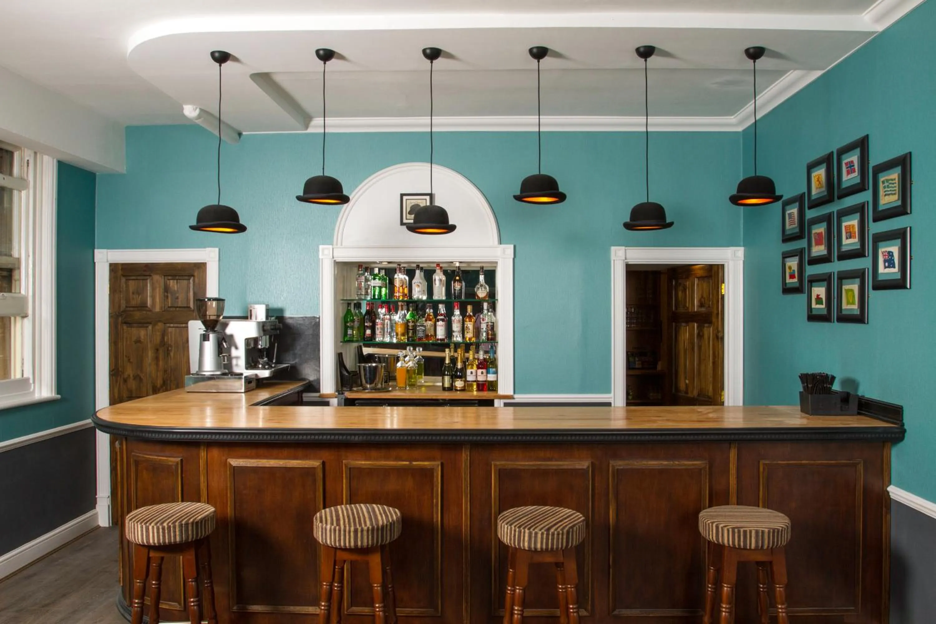 Lounge or bar in Cantley House Hotel - Wokingham