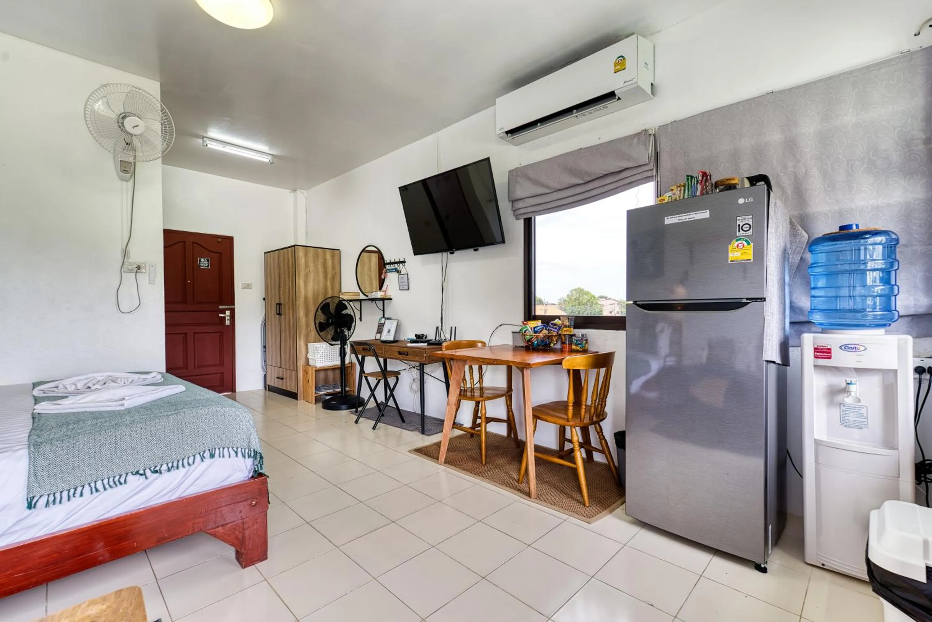 TV and multimedia, Bed in Chaweng Apartment