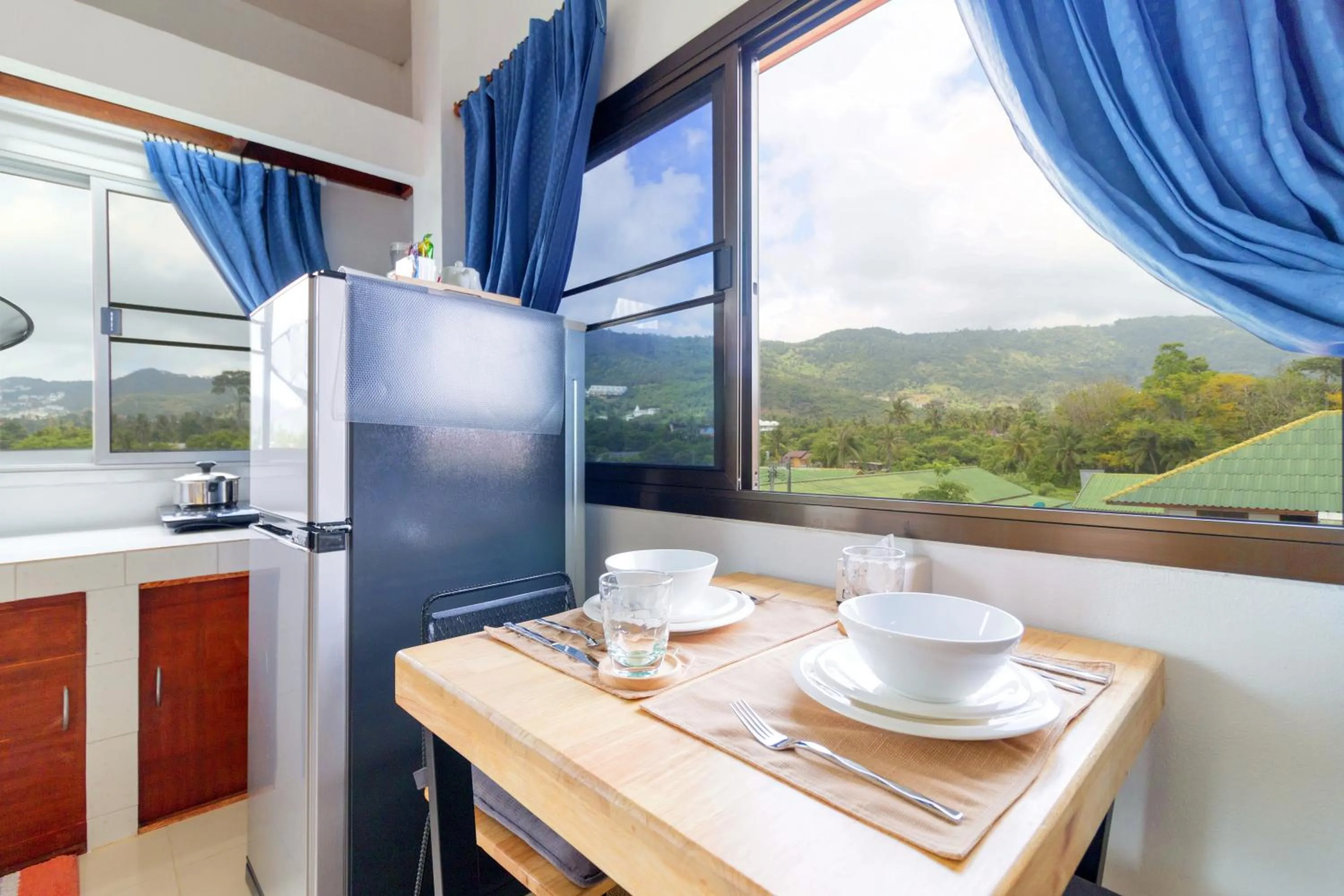 Dining area in Chaweng Apartment
