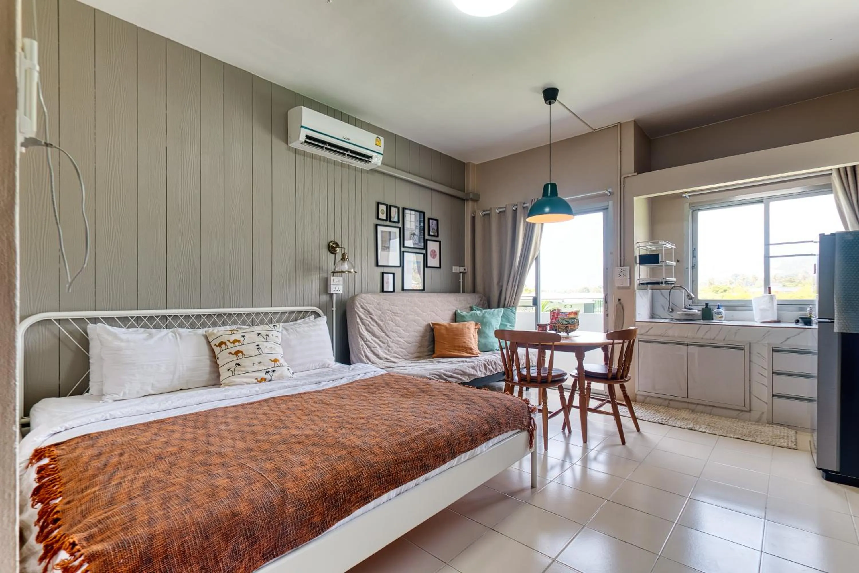 Bed in Chaweng Apartment