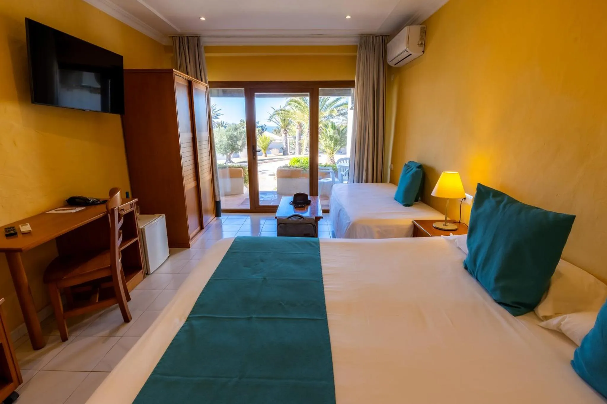 Bedroom, Bed in Hotel Club Sunway Punta Prima