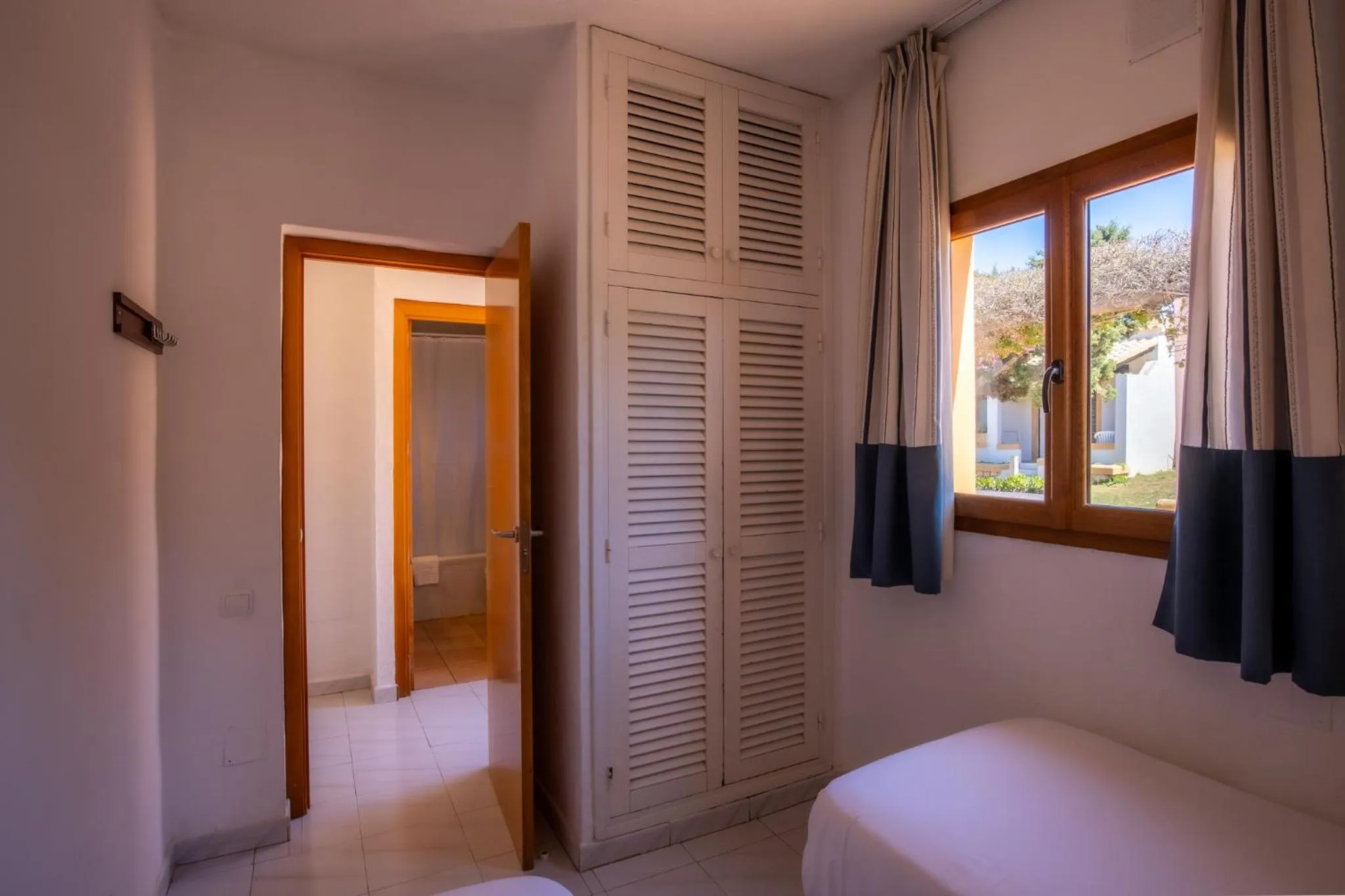 Bedroom, Bed in Hotel Club Sunway Punta Prima