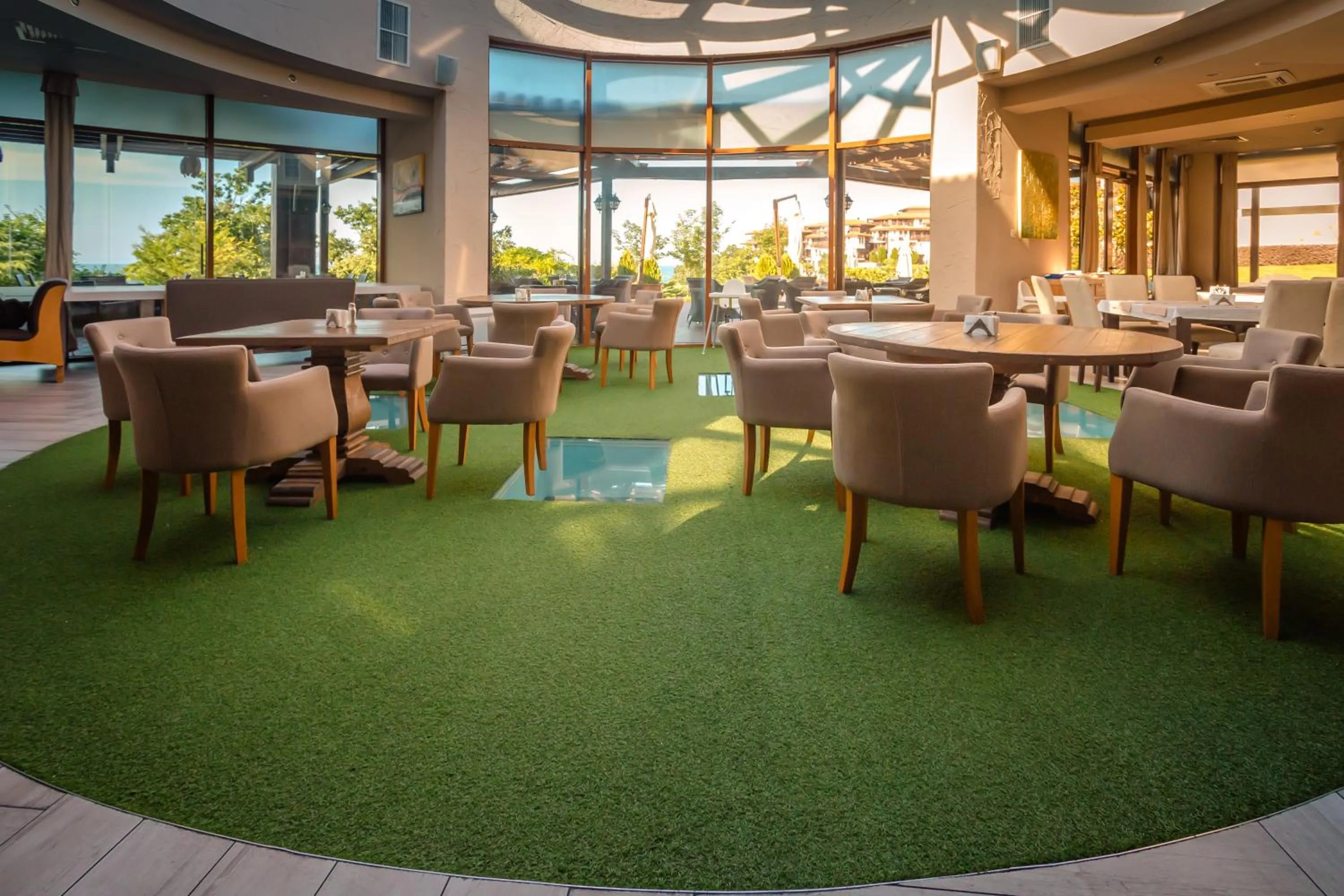 Restaurant/places to eat in Saint Thomas Holiday Village