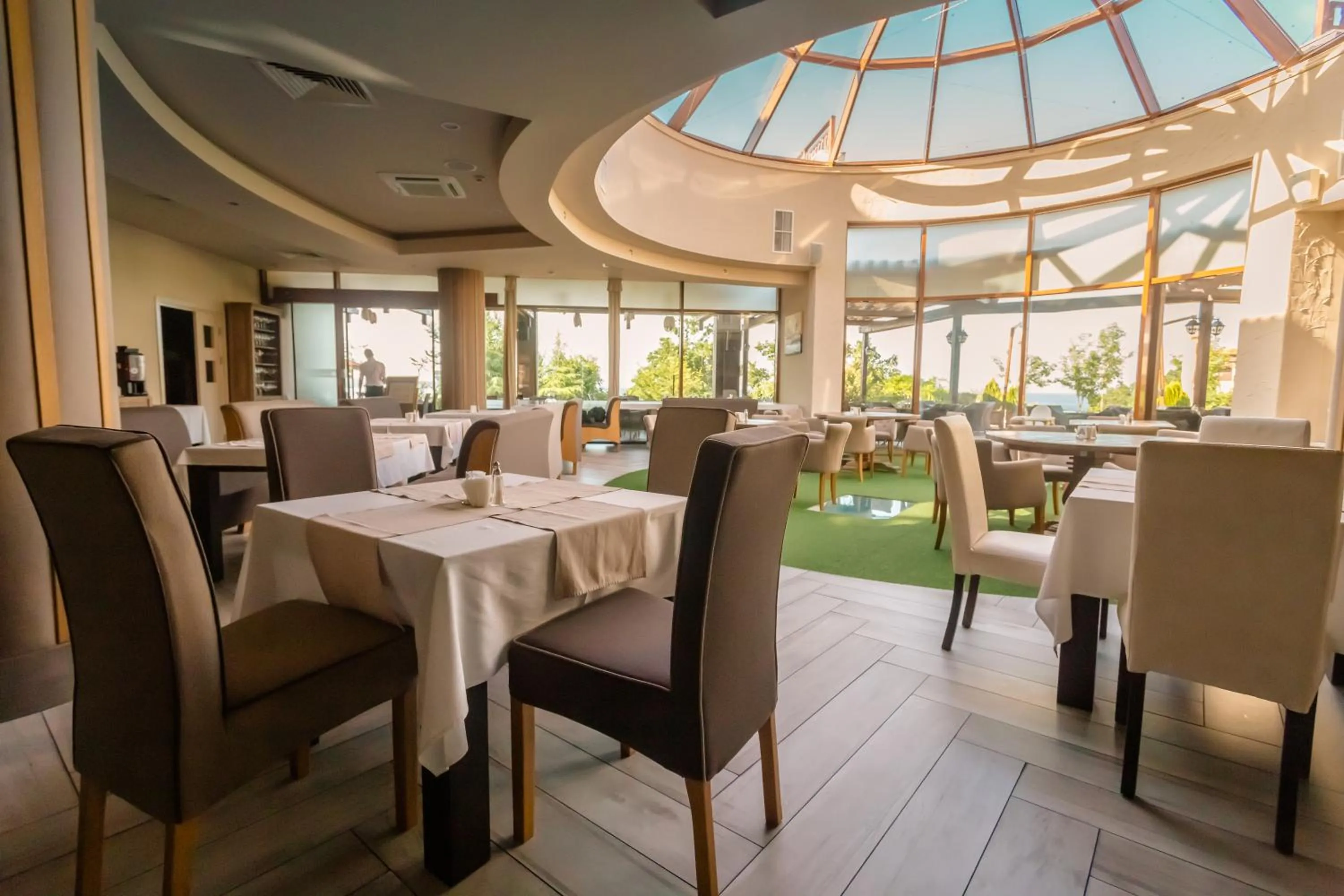 Restaurant/places to eat in Saint Thomas Holiday Village