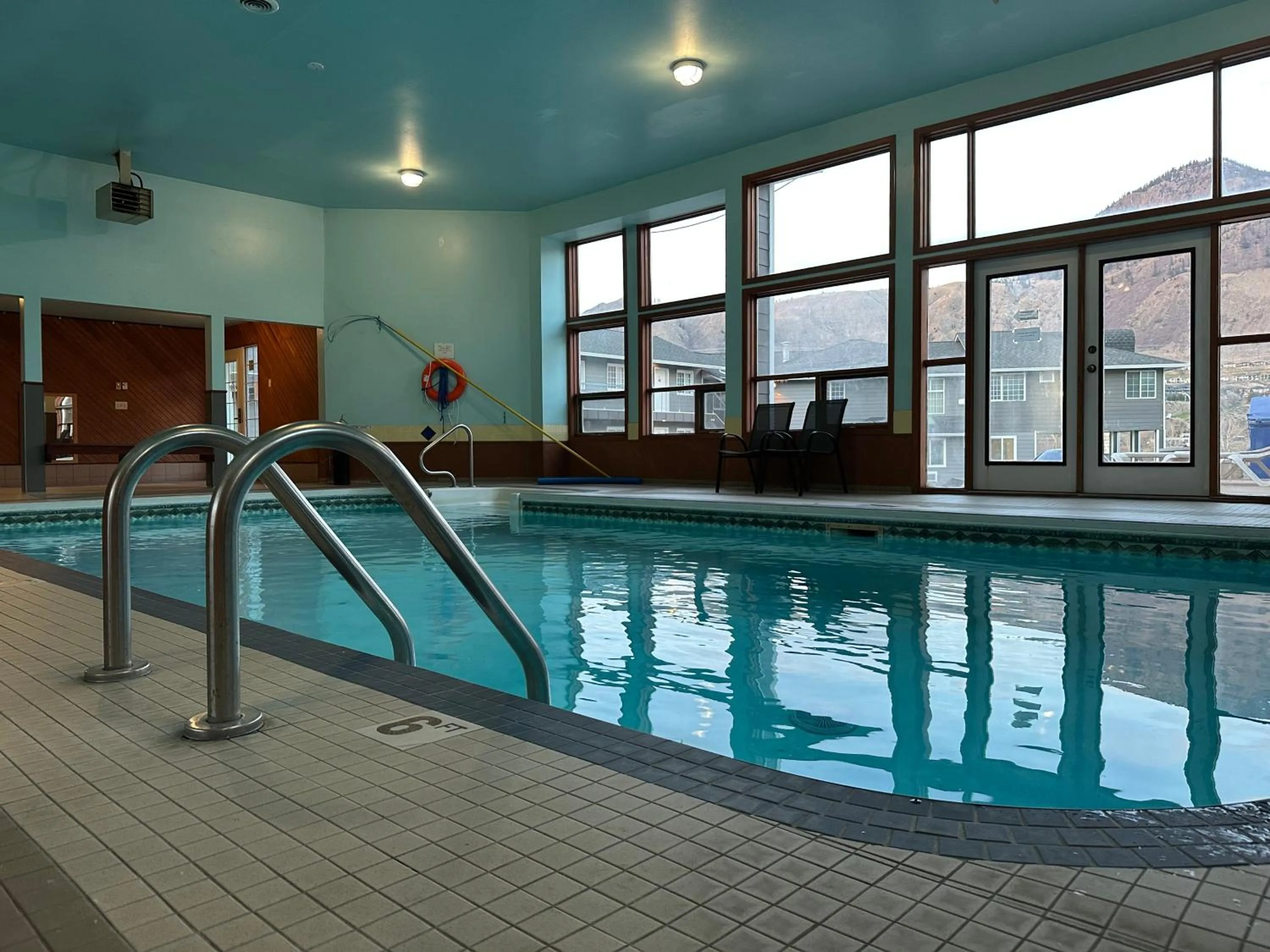 Swimming pool in Kings Motor Inn