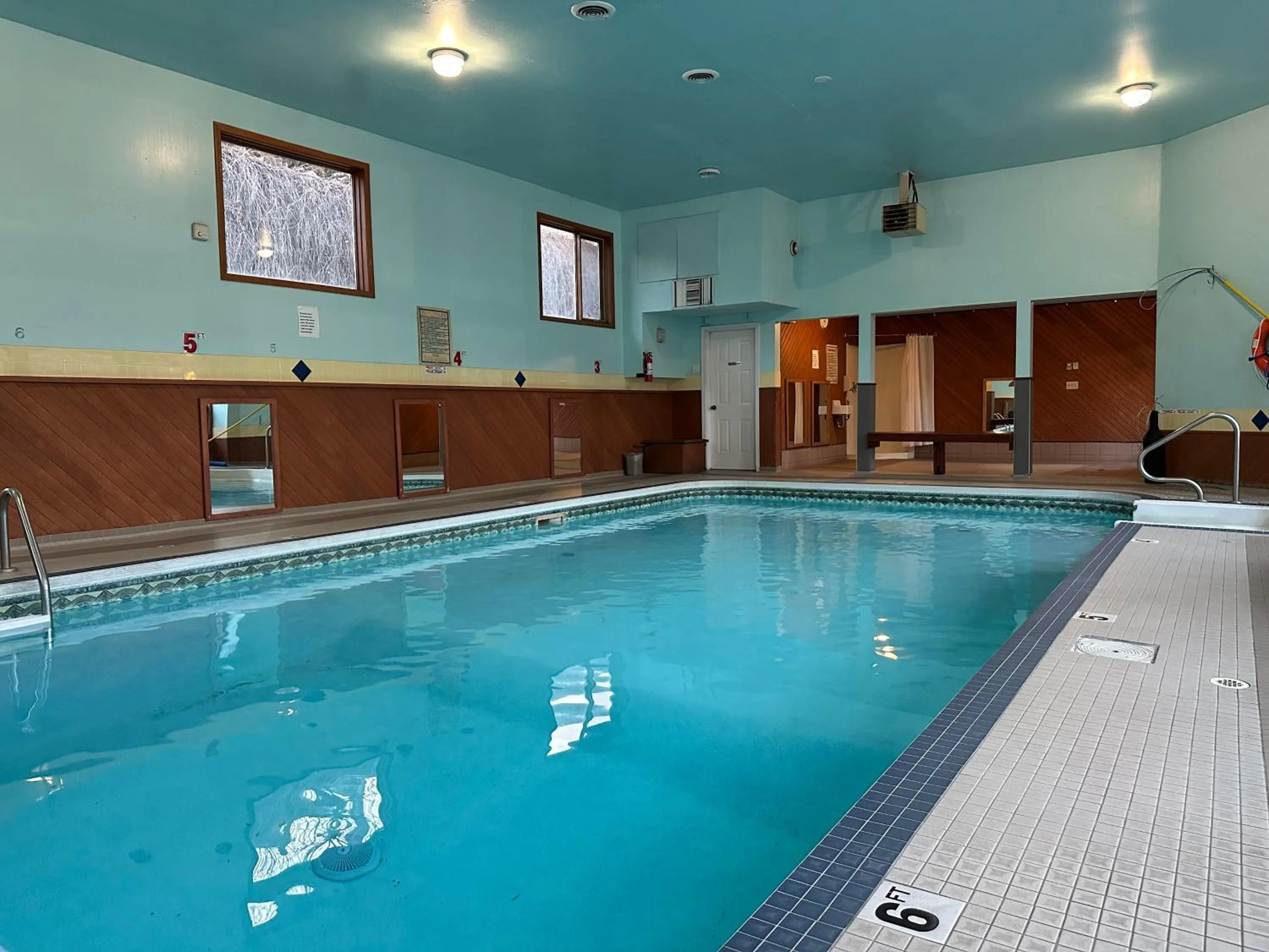 Swimming pool in Kings Motor Inn