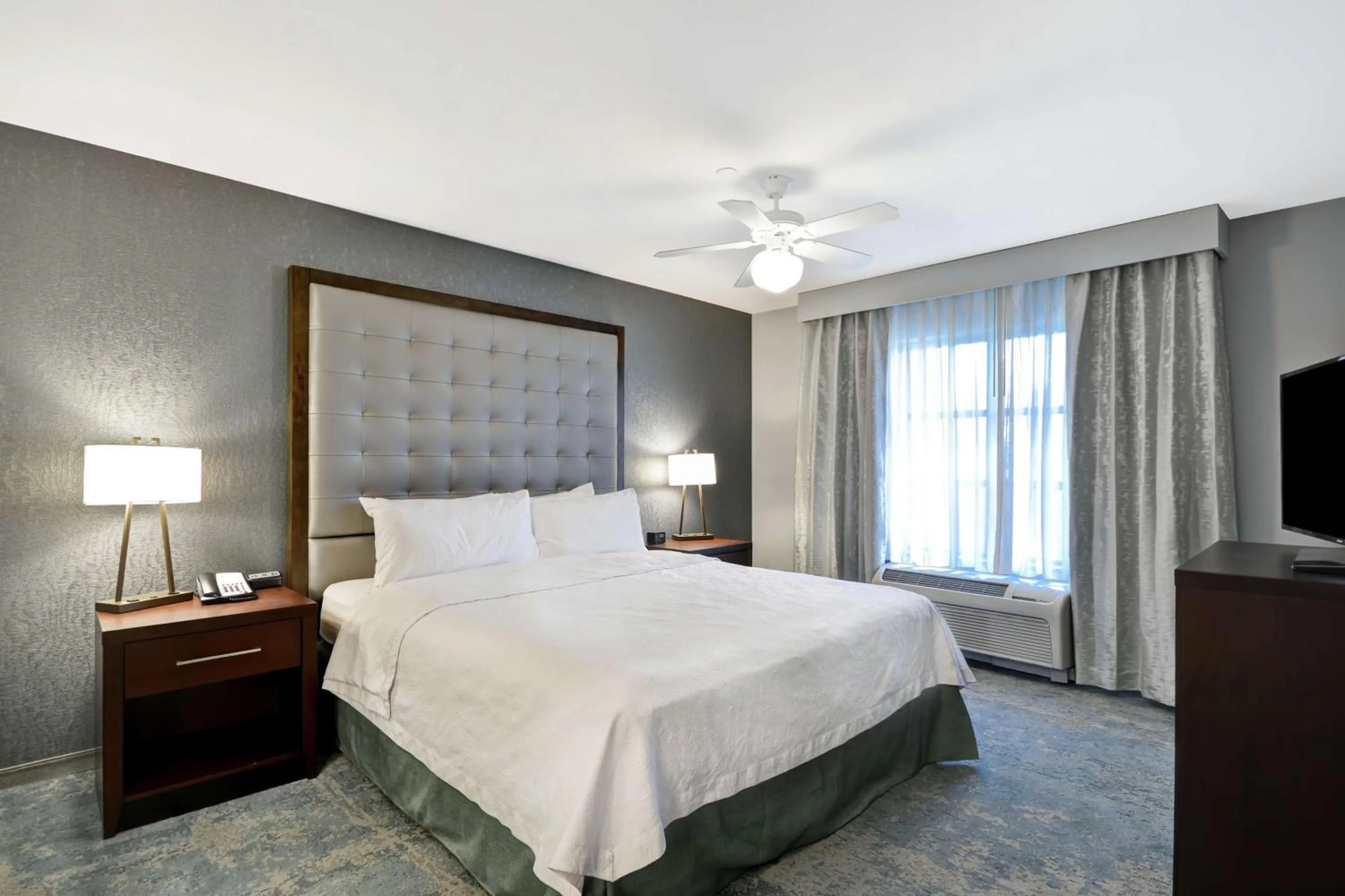 Bathroom, Bed in Homewood Suites by Hilton Palm Desert