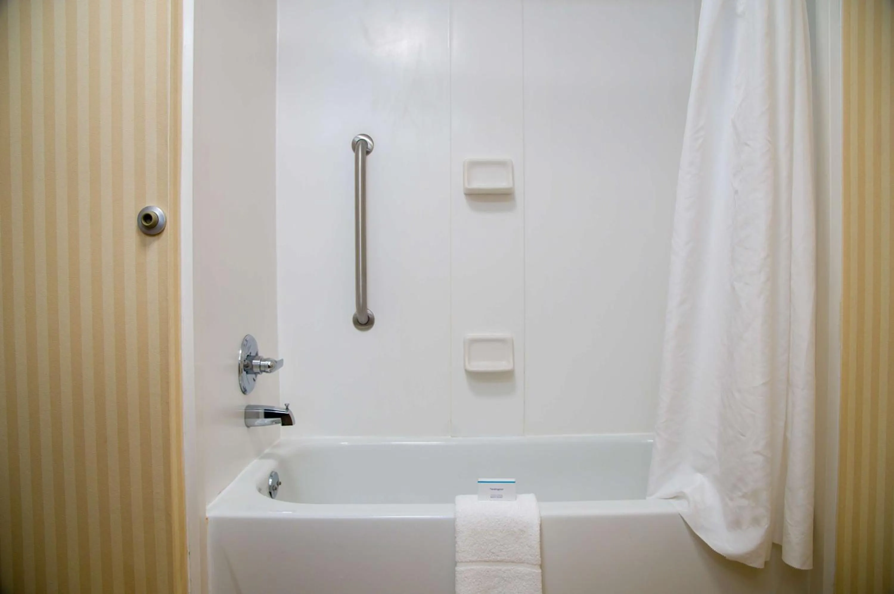 Bathroom in Hampton Inn Lewisburg