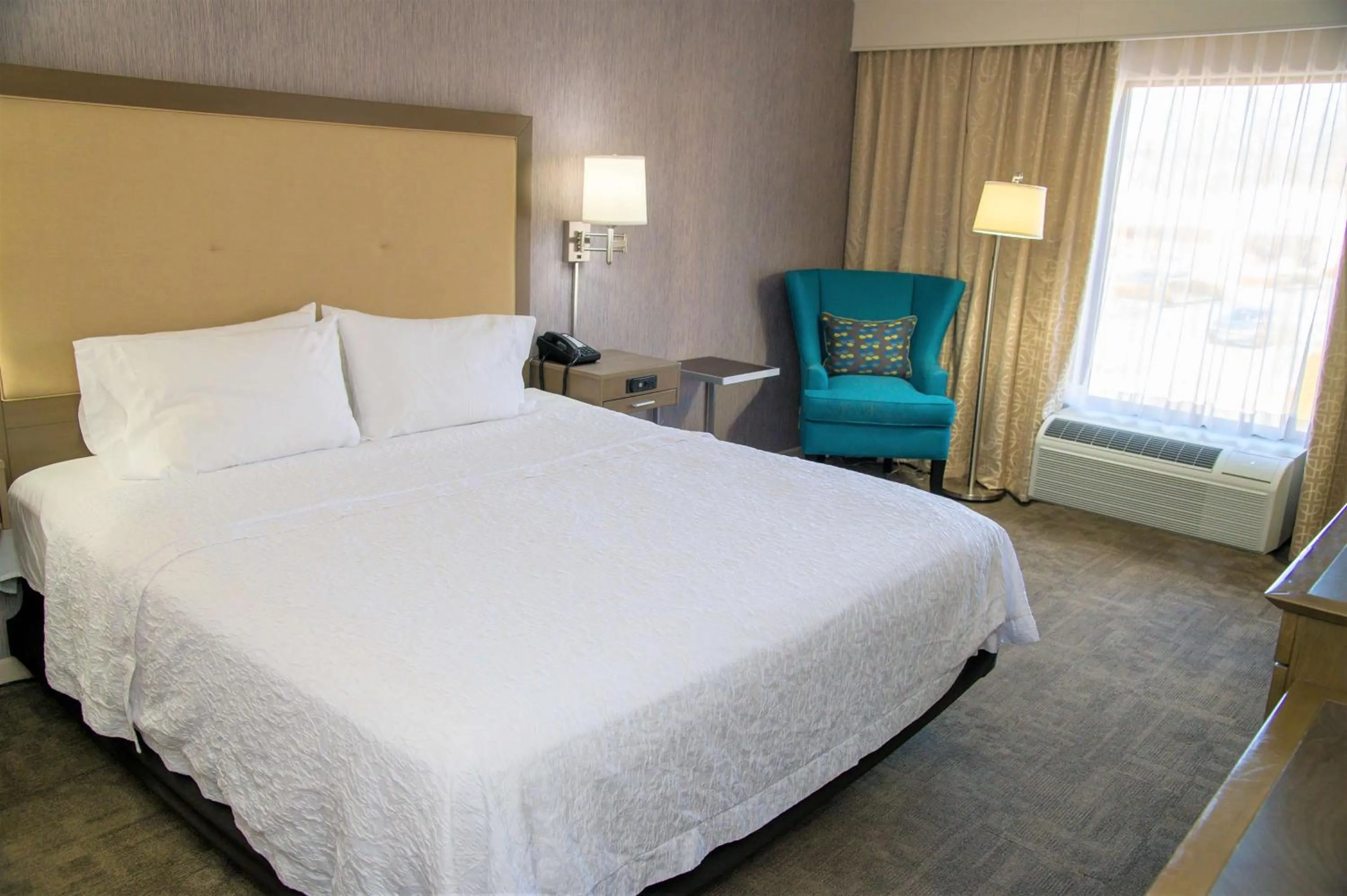 Bed in Hampton Inn Lewisburg