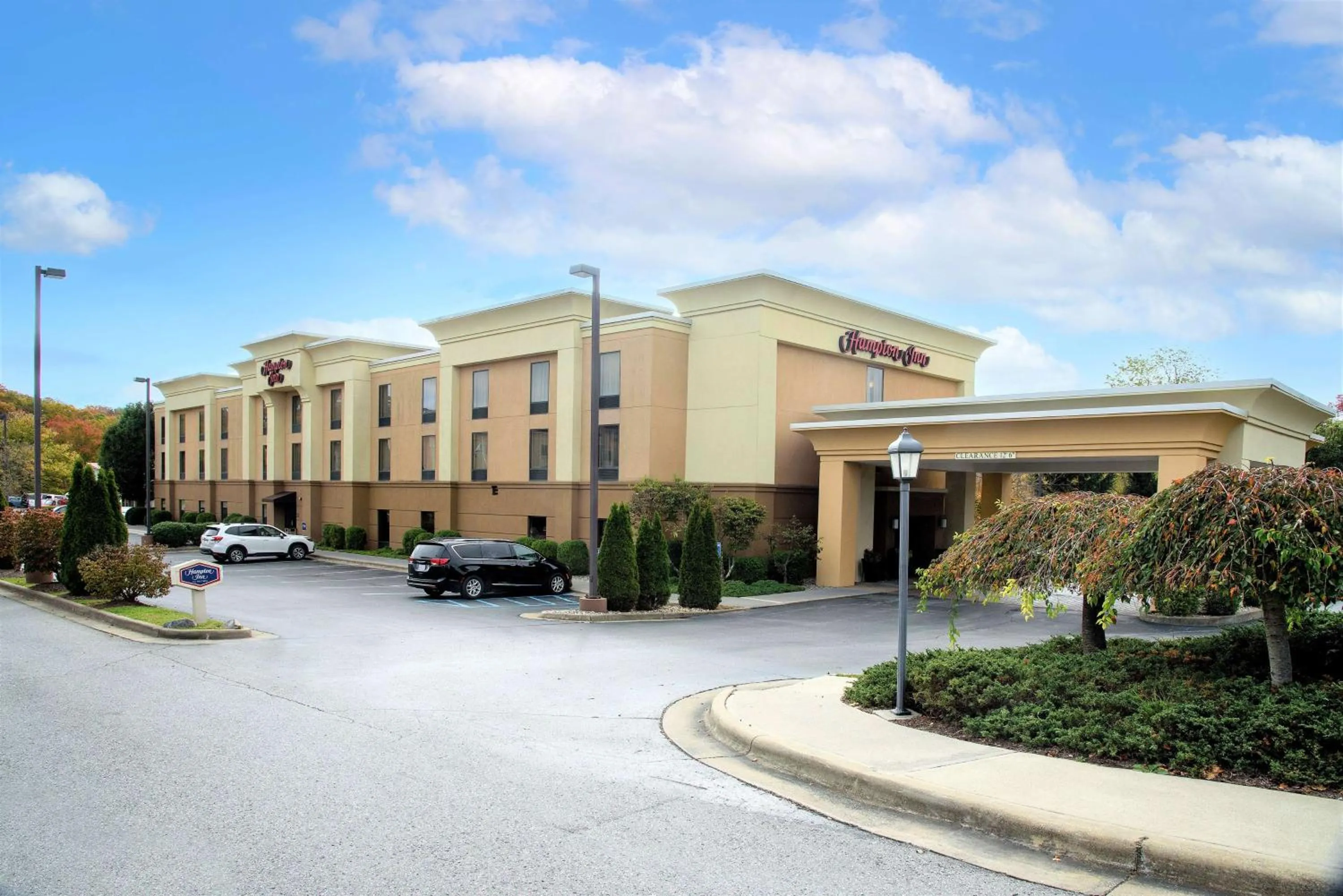 Property building in Hampton Inn Lewisburg