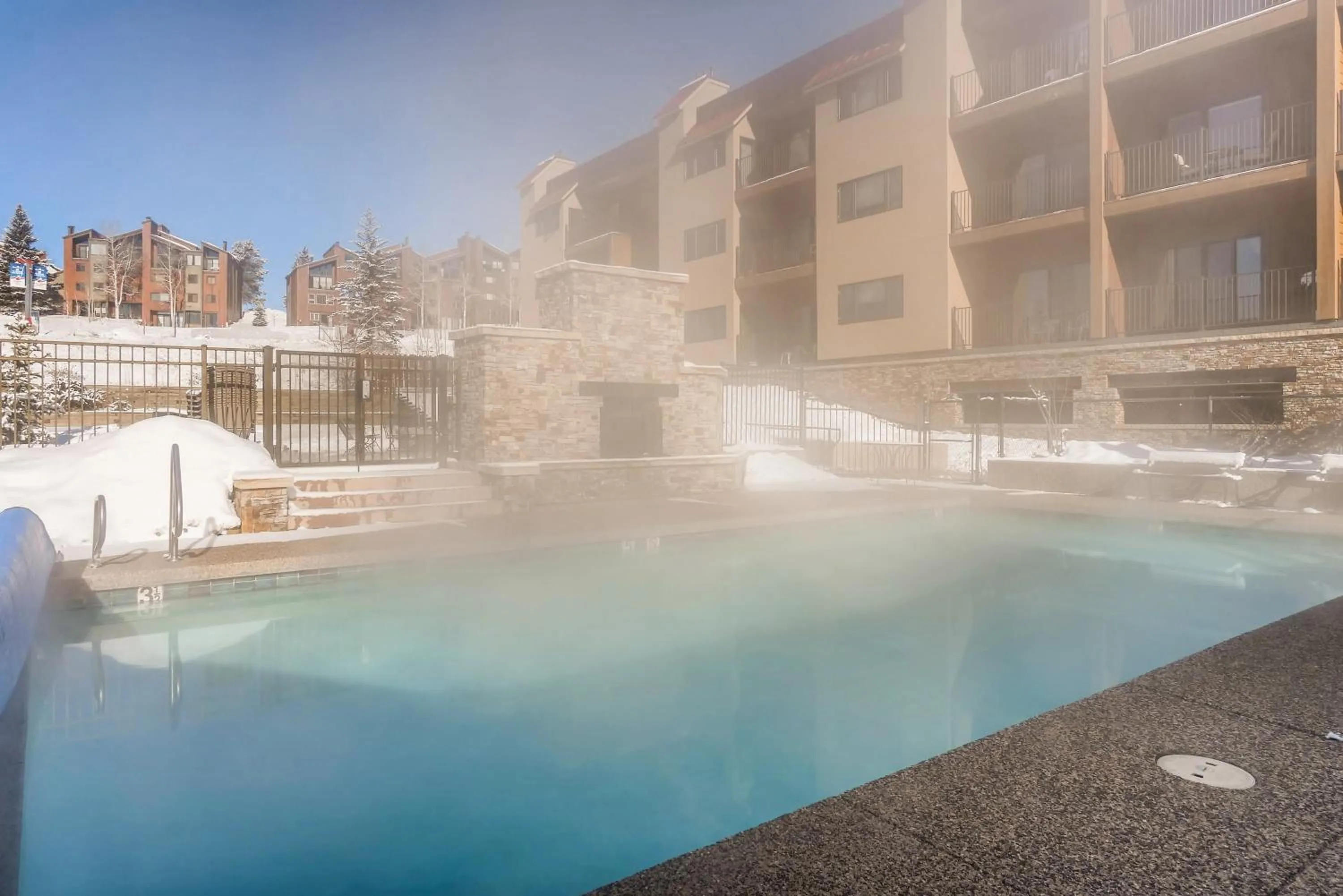 Swimming pool in Snow Flower Condos