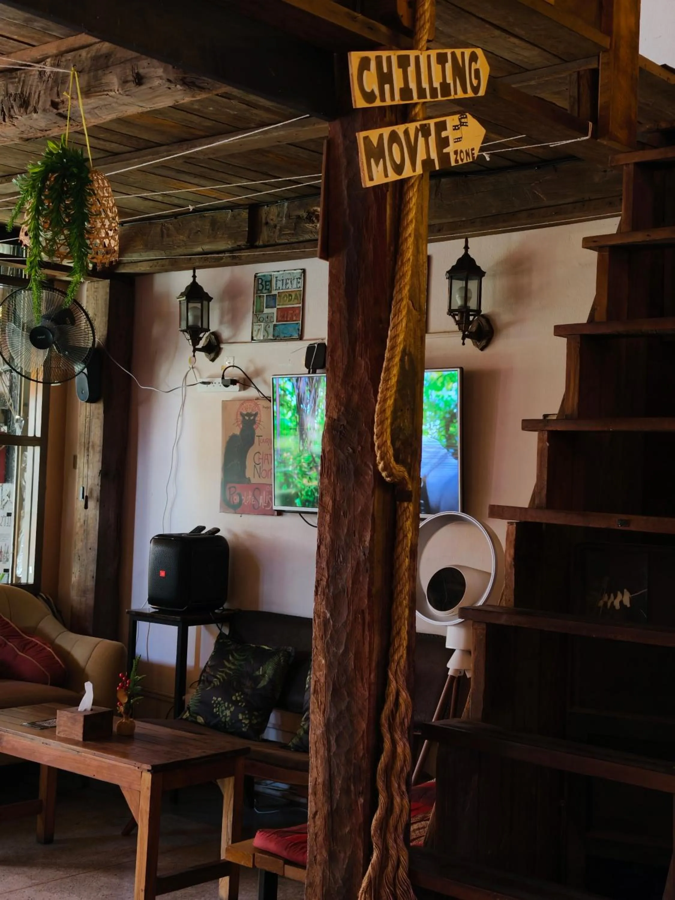 The Cabin Backpackers Hostel & Bar