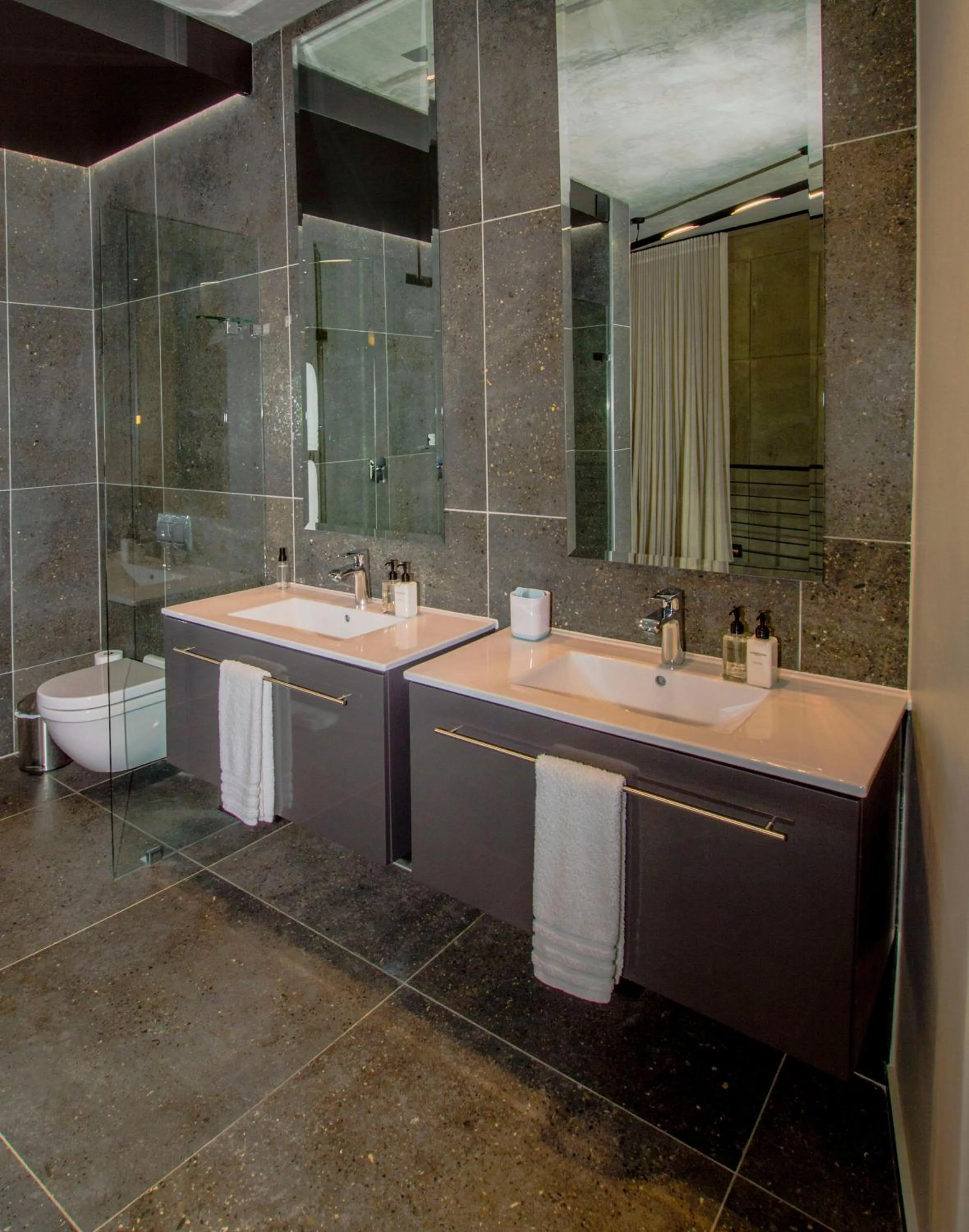 Bathroom in De Haas Living @ Die Laan 2