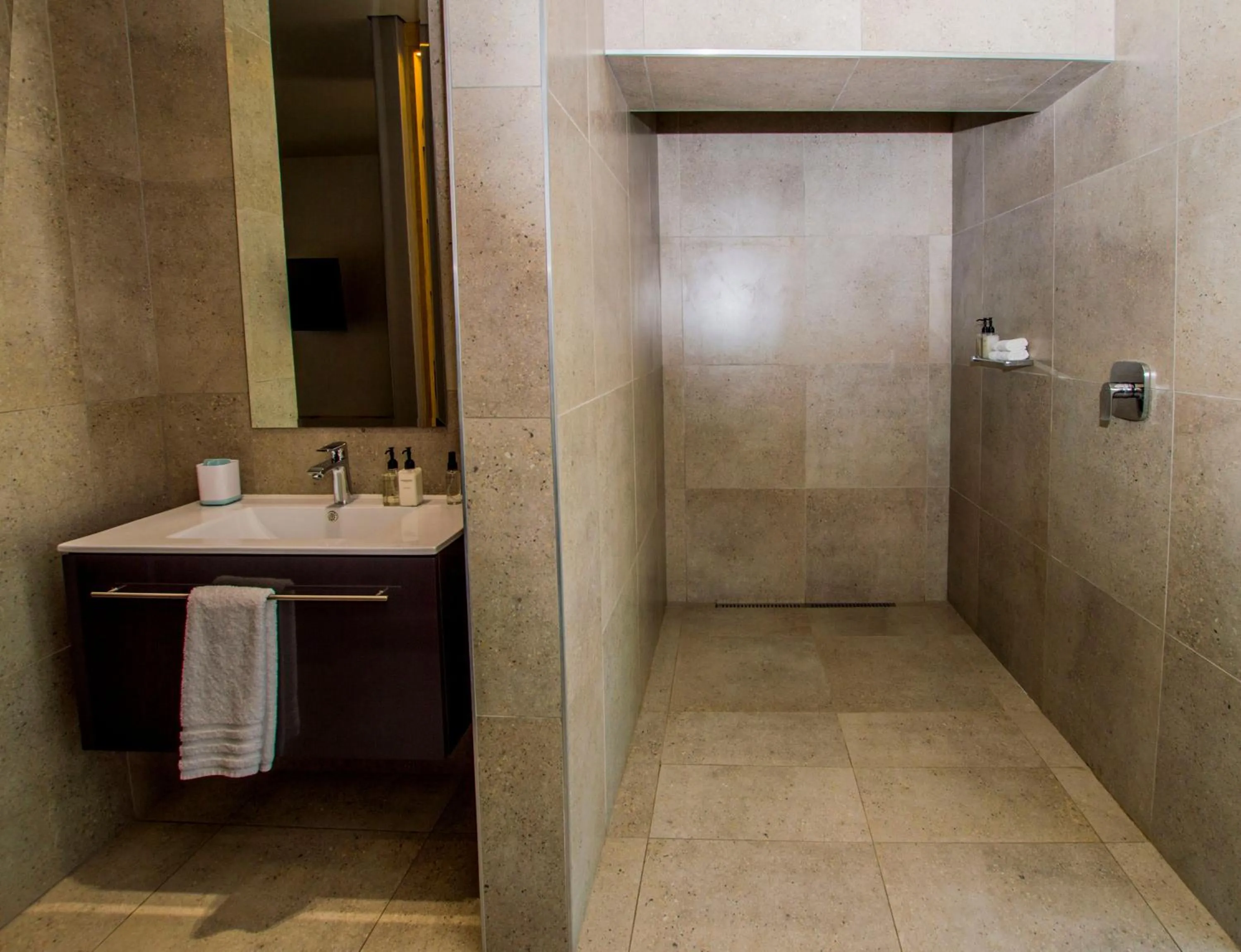 Bathroom in De Haas Living @ Die Laan 2