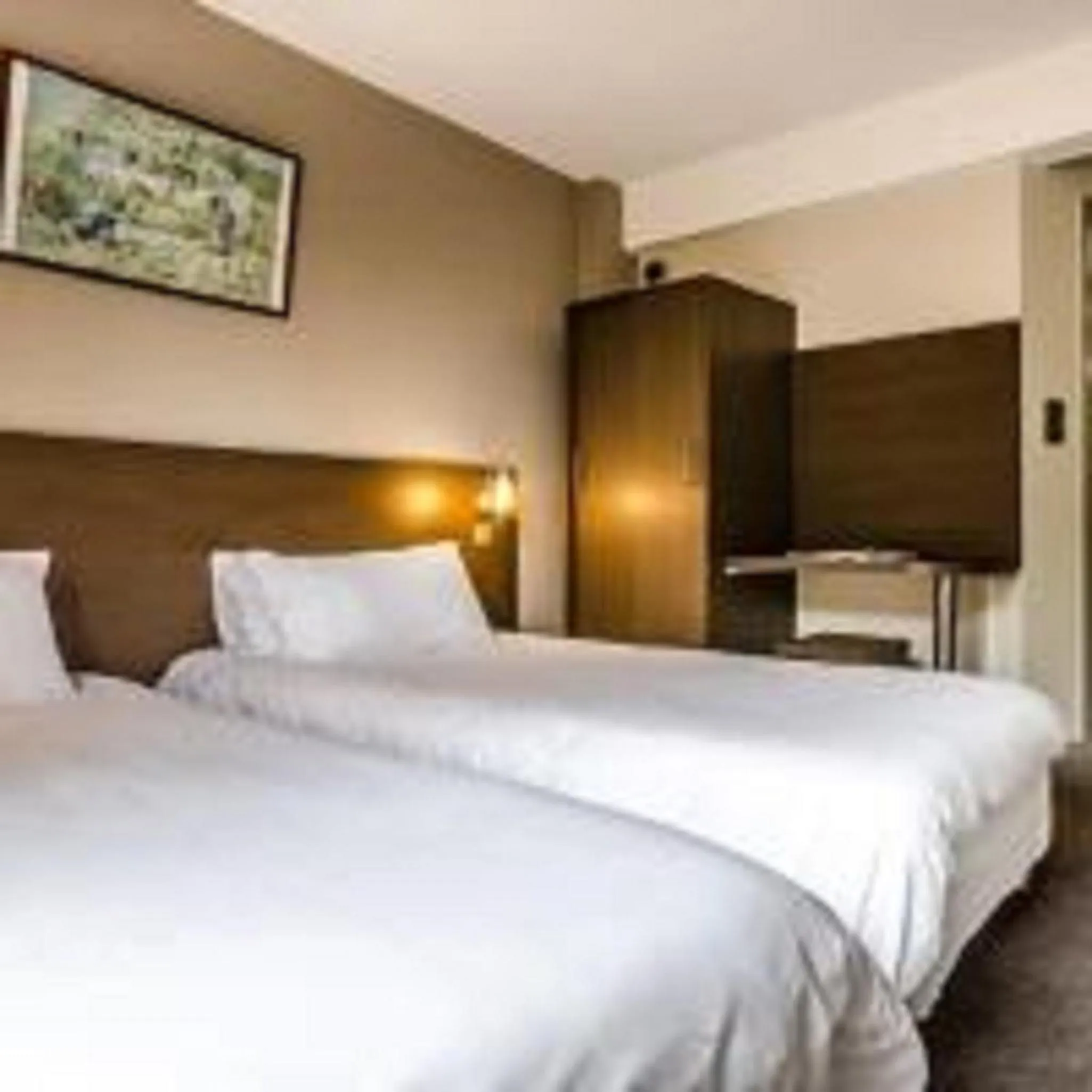 Bedroom, Bed in Hotel Victor Hugo