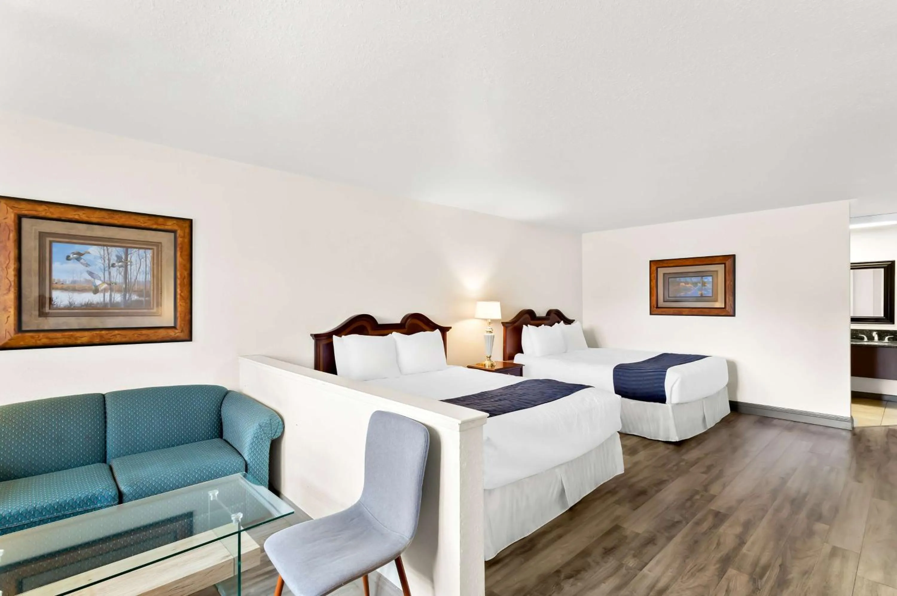 Bedroom, Bed in SureStay Plus Hotel by Best Western Susanville