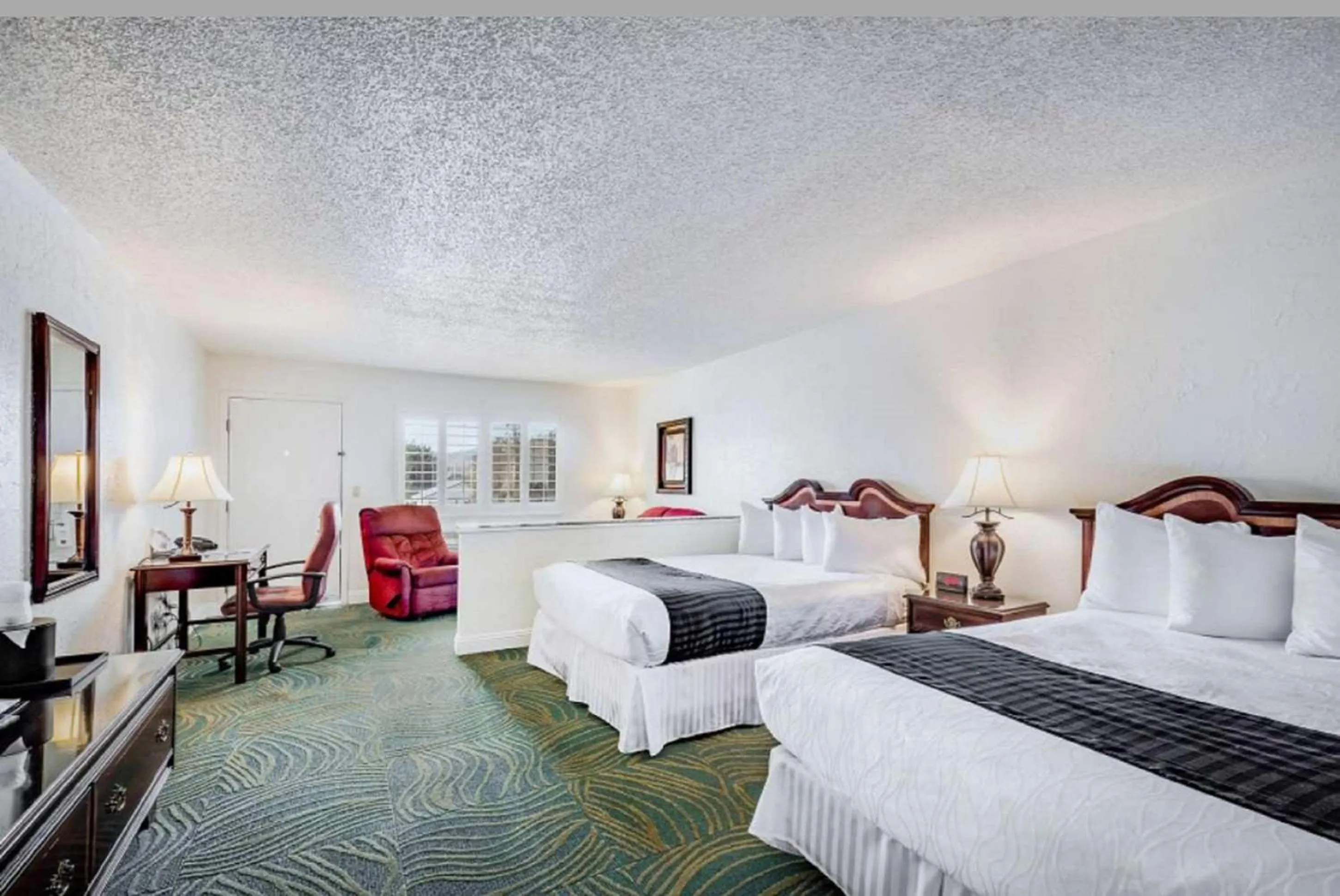 Photo of the whole room, Bed in SureStay Plus Hotel by Best Western Susanville
