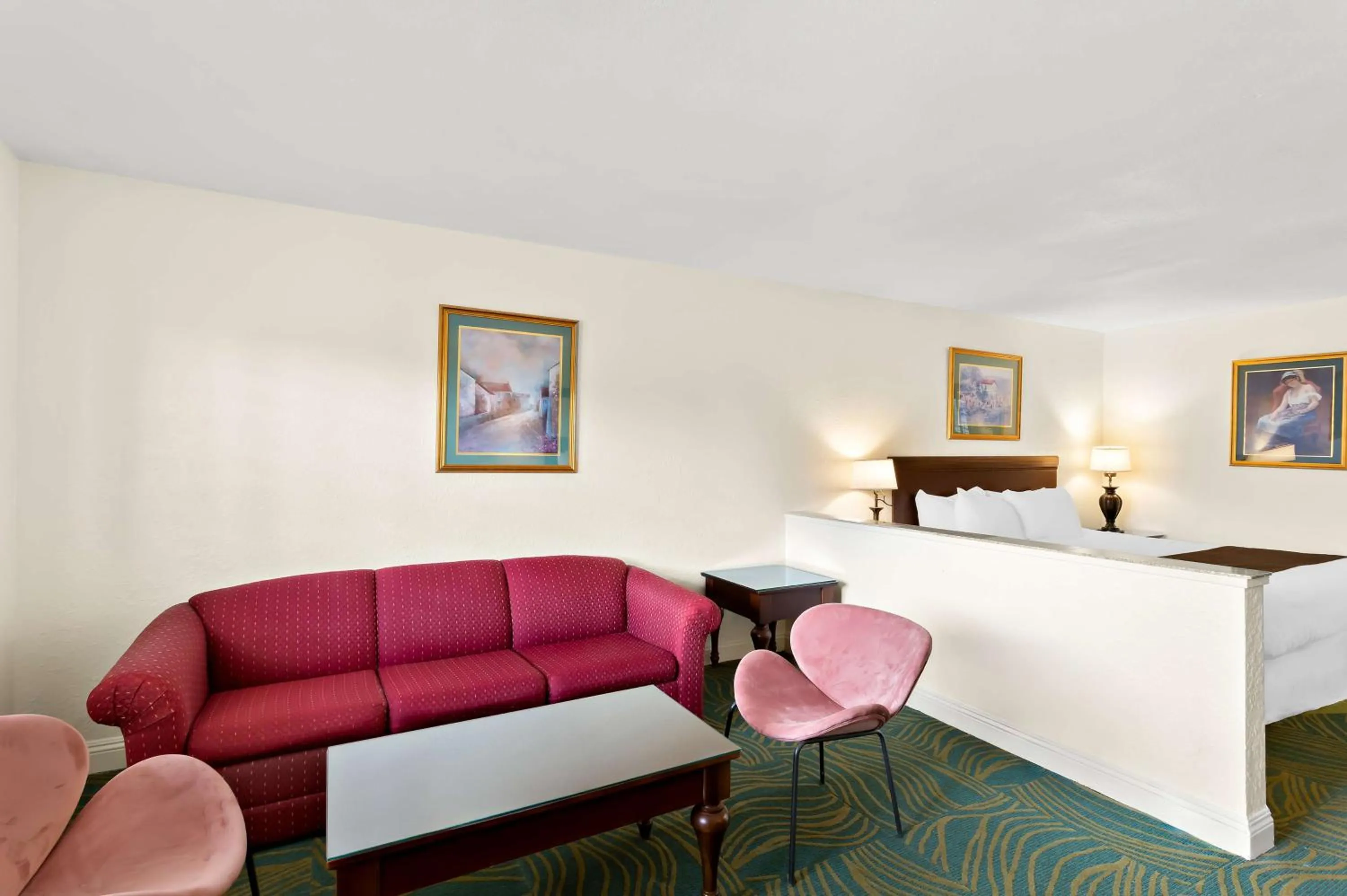 Bedroom, Bed in SureStay Plus Hotel by Best Western Susanville