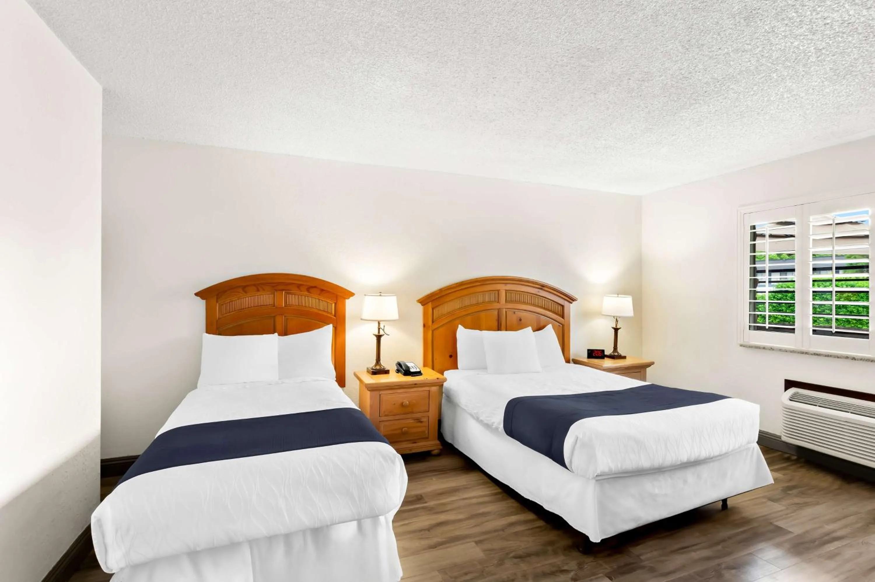 Bedroom, Bed in SureStay Plus Hotel by Best Western Susanville