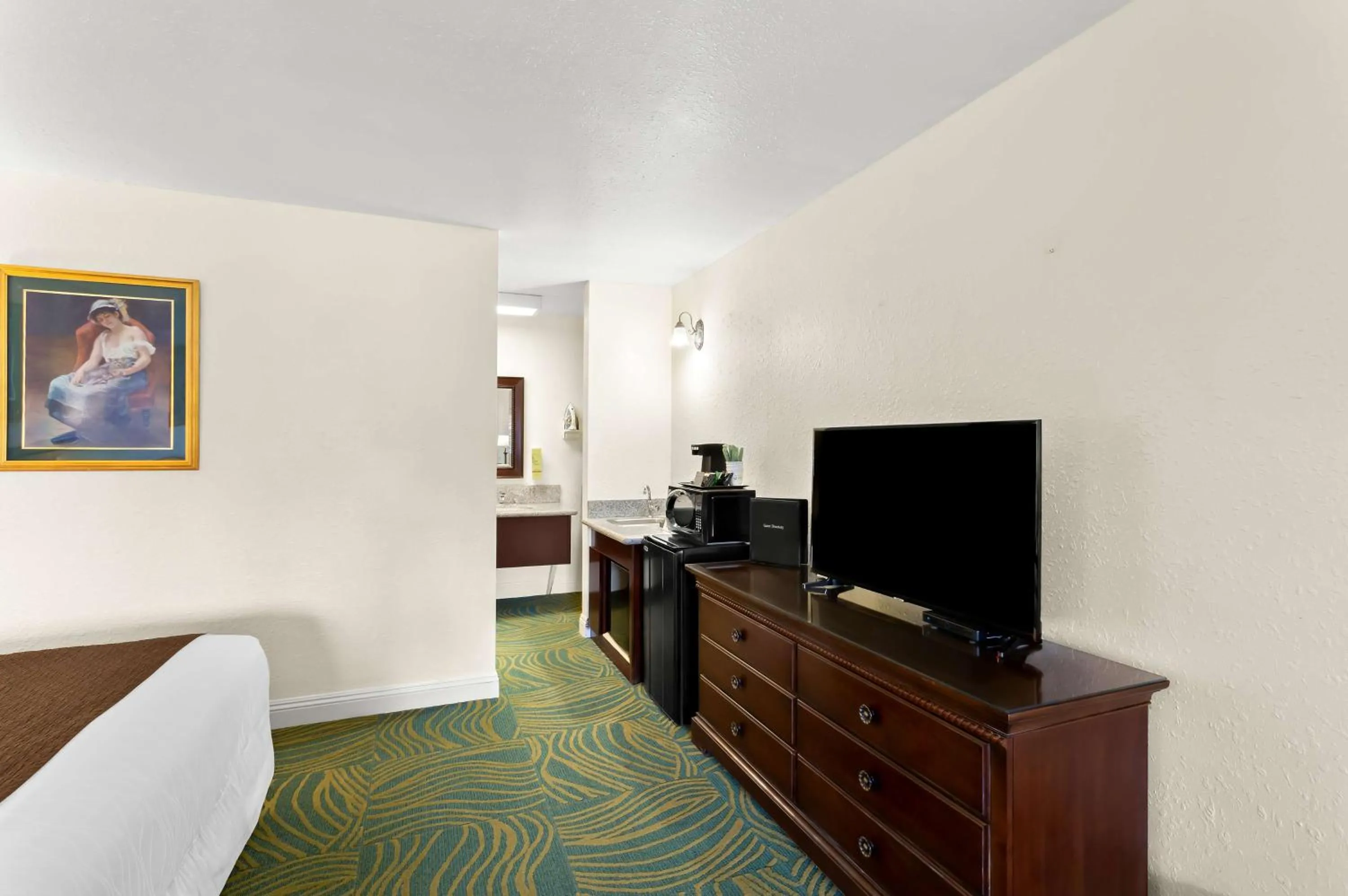 Bedroom, Bed in SureStay Plus Hotel by Best Western Susanville