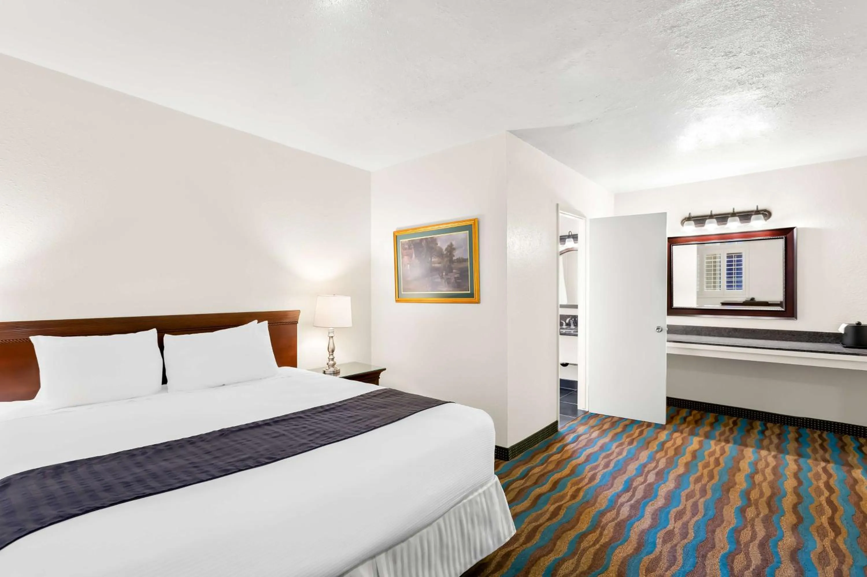 Bedroom, Bed in SureStay Plus Hotel by Best Western Susanville