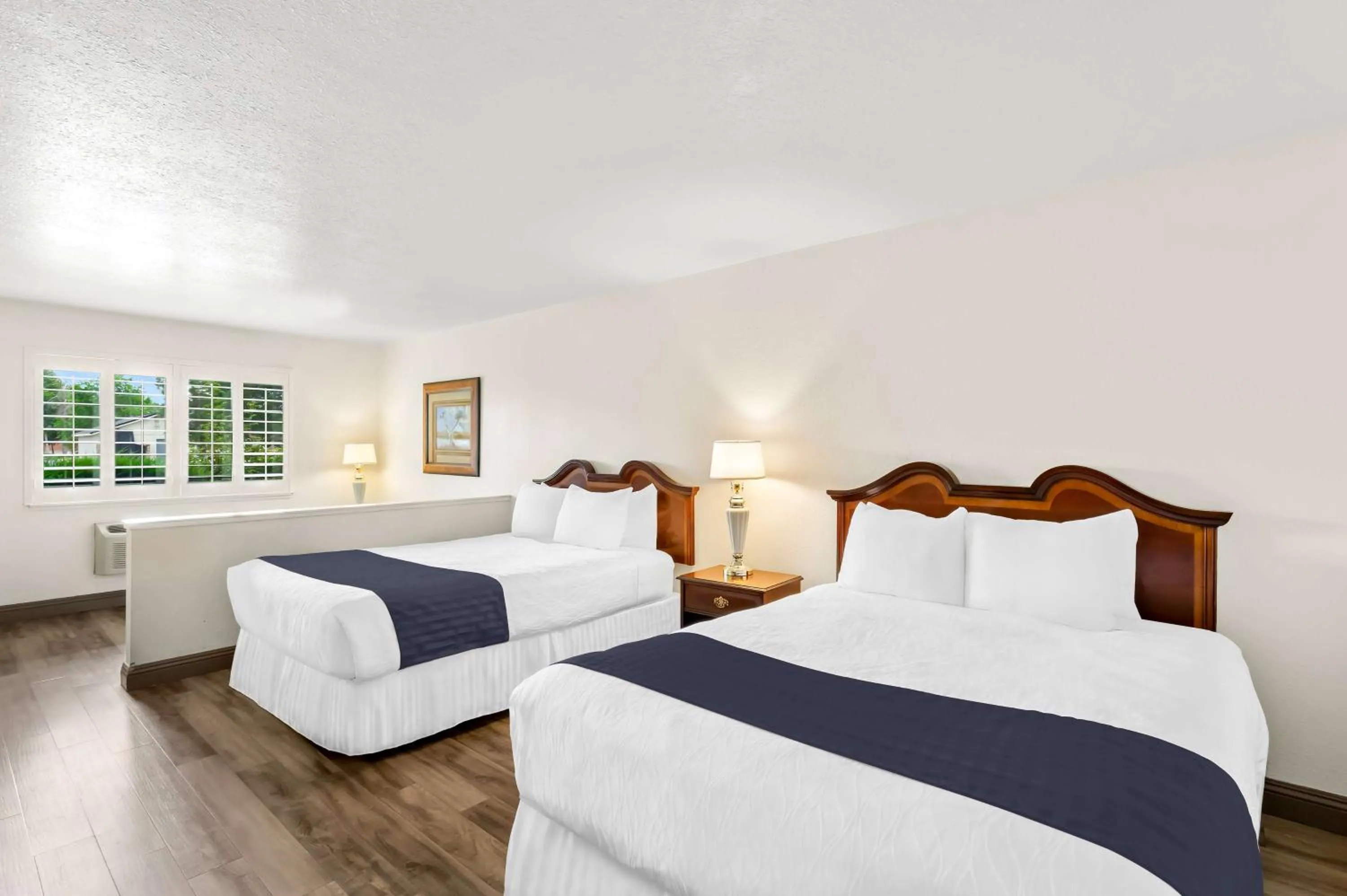 Bedroom, Bed in SureStay Plus Hotel by Best Western Susanville
