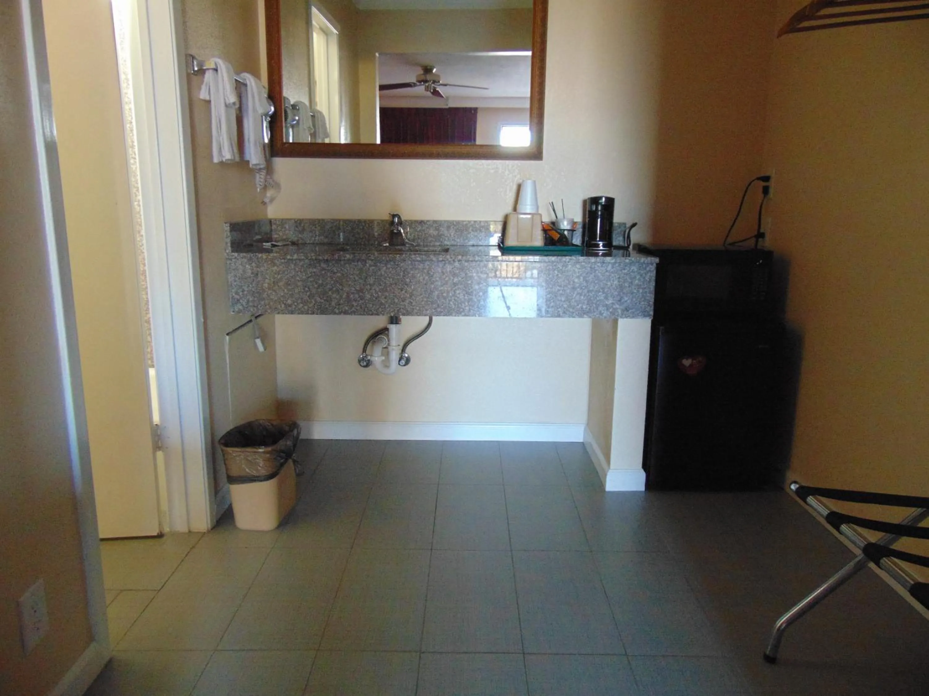 Area and facilities in Heart of Texas Motel