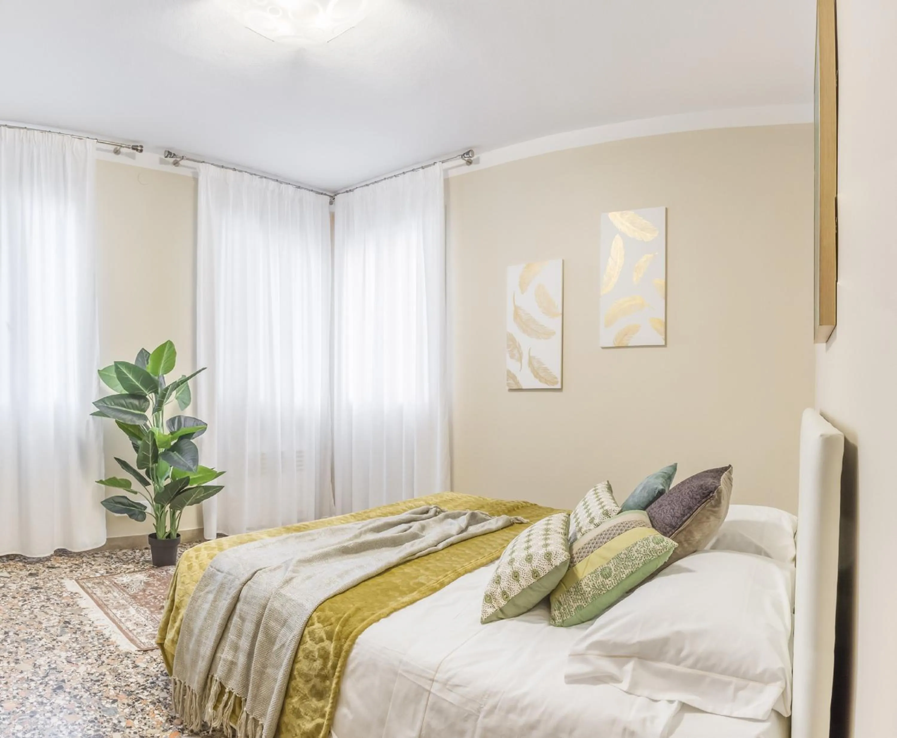 Bedroom, Bed in San Marco Square with Canal View by Wonderful Italy