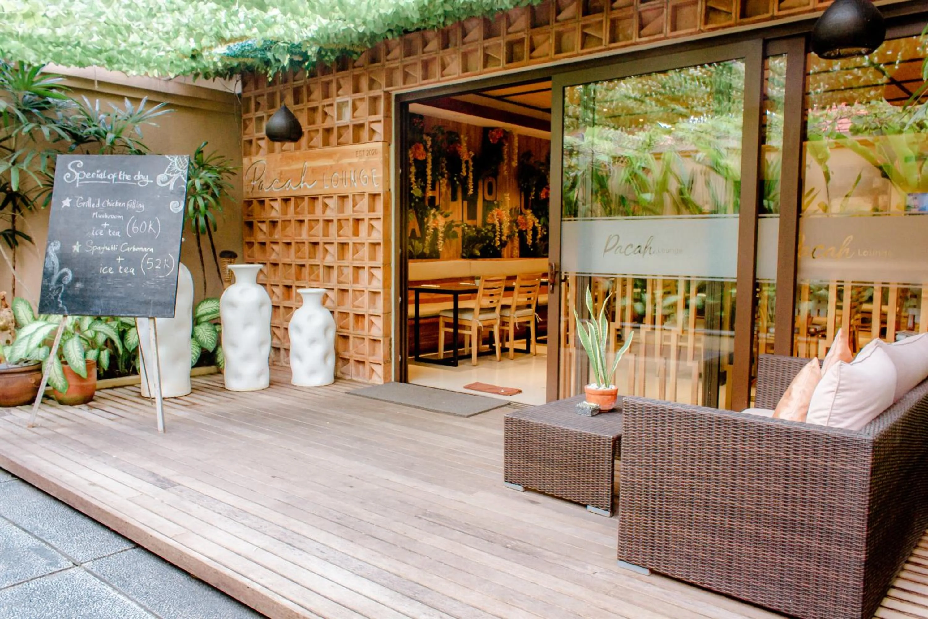 Restaurant/places to eat in Lasanti Villas Seminyak