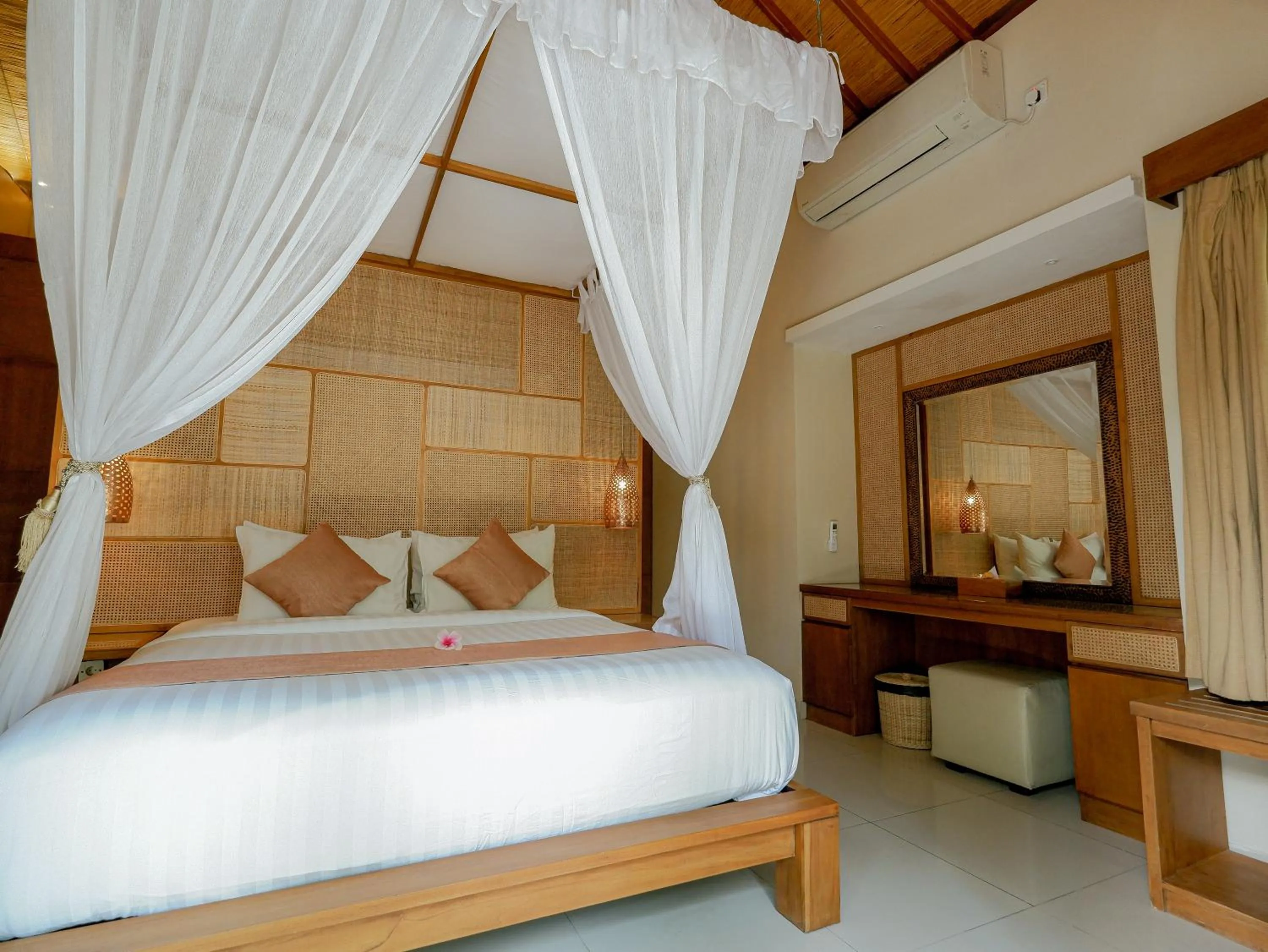 Bed in Lasanti Villas Seminyak