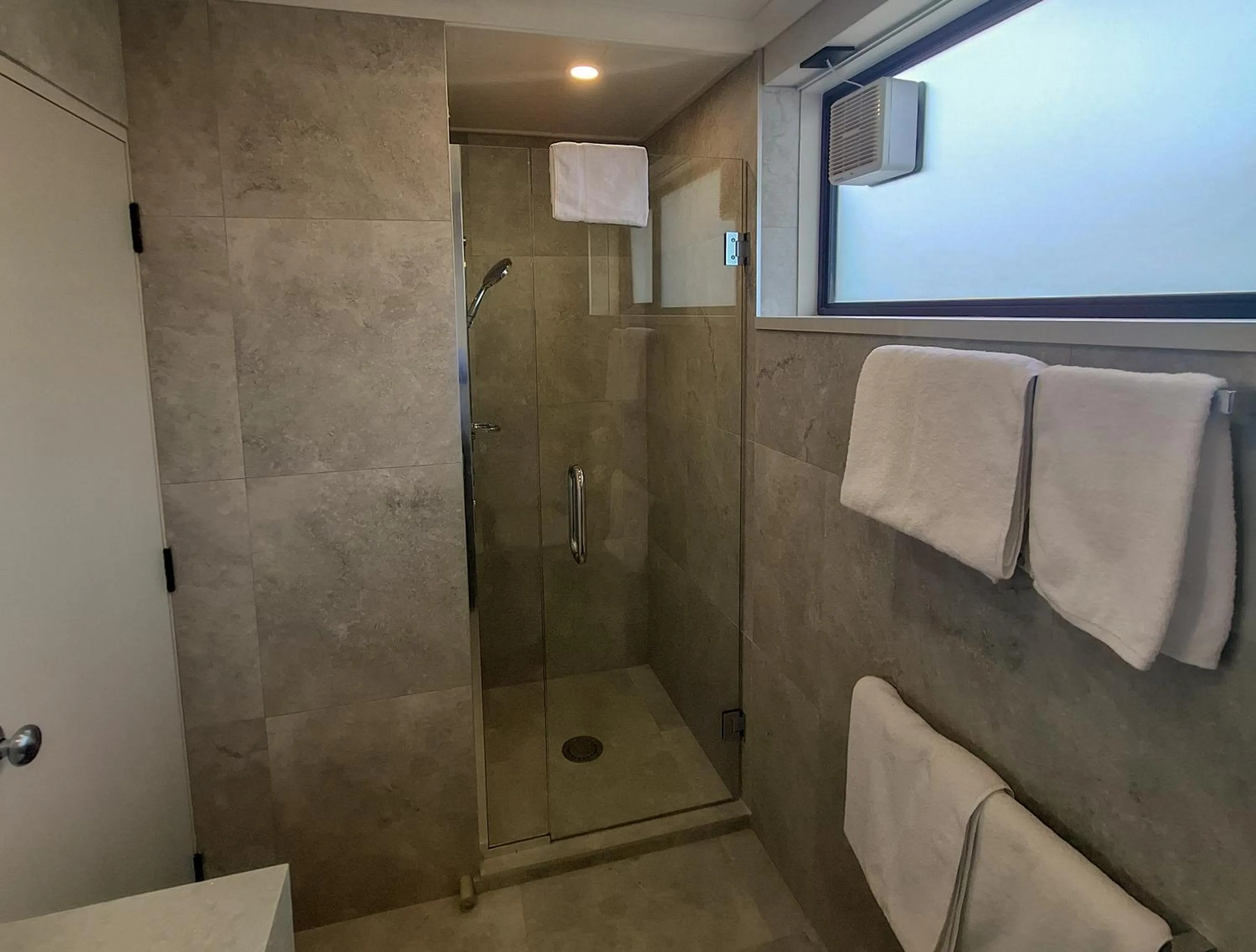 Shower in Distinction Coachman Hotel, Palmerston North