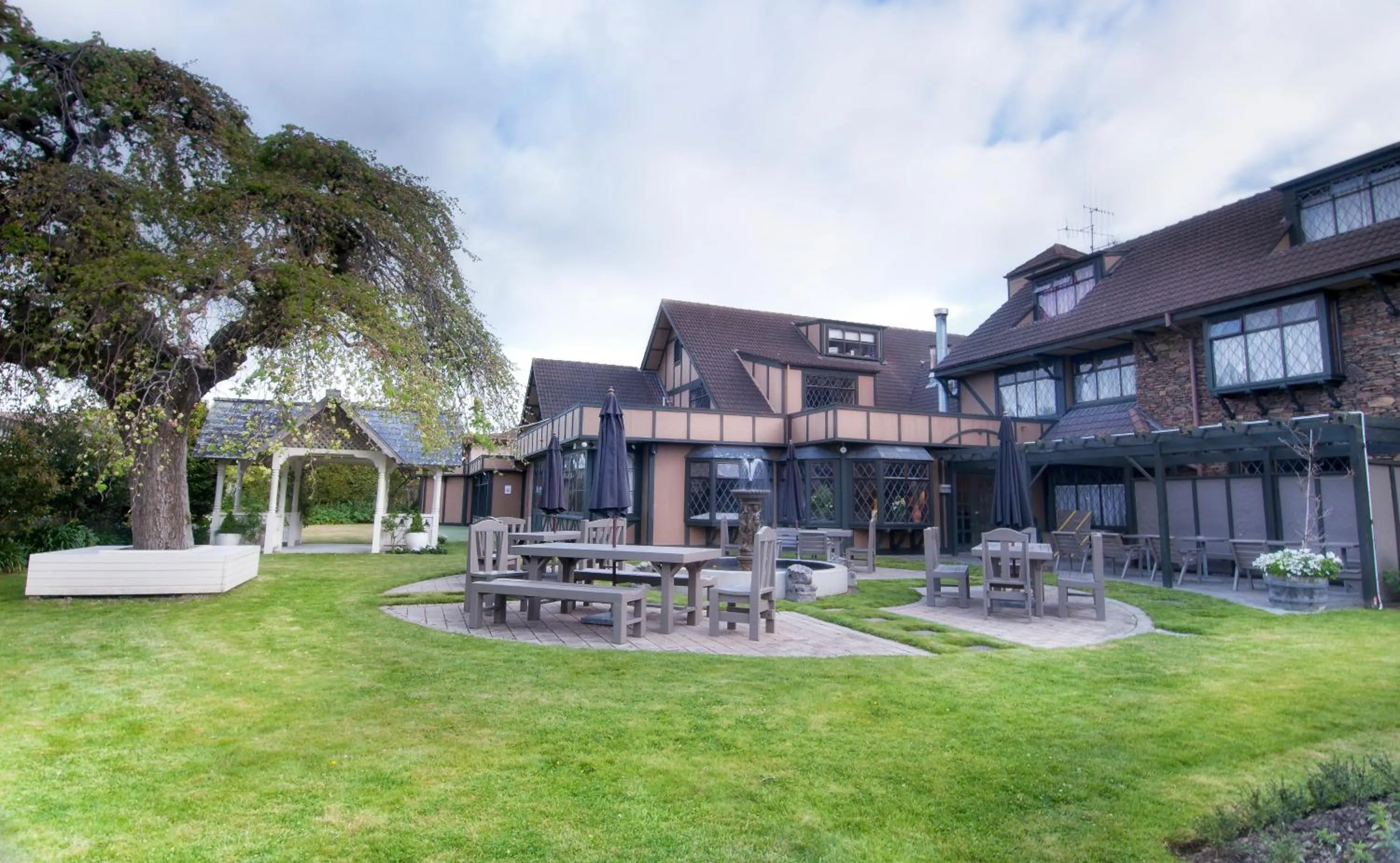 Property building in Distinction Coachman Hotel, Palmerston North