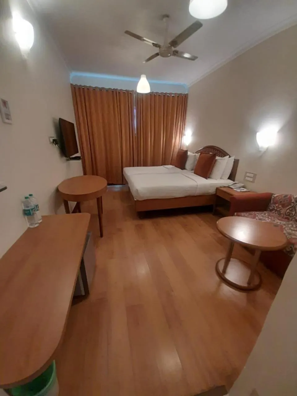 Bedroom, Bed in Regency Hotel