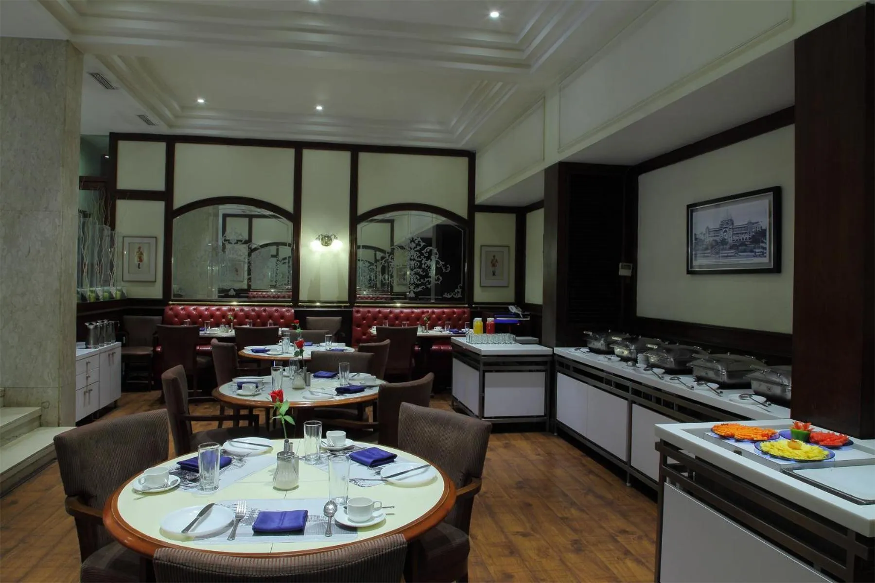 Restaurant/places to eat in Regency Hotel