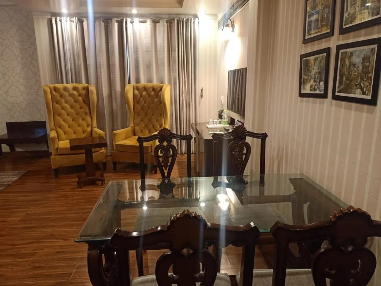 Dining area in Rockland Hotel, C.R Park