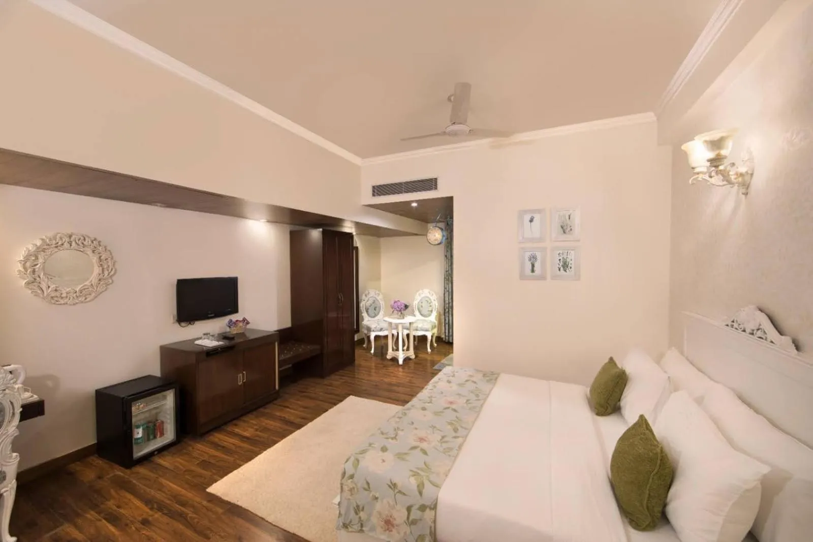 TV and multimedia, Bed in Rockland Hotel, C.R Park