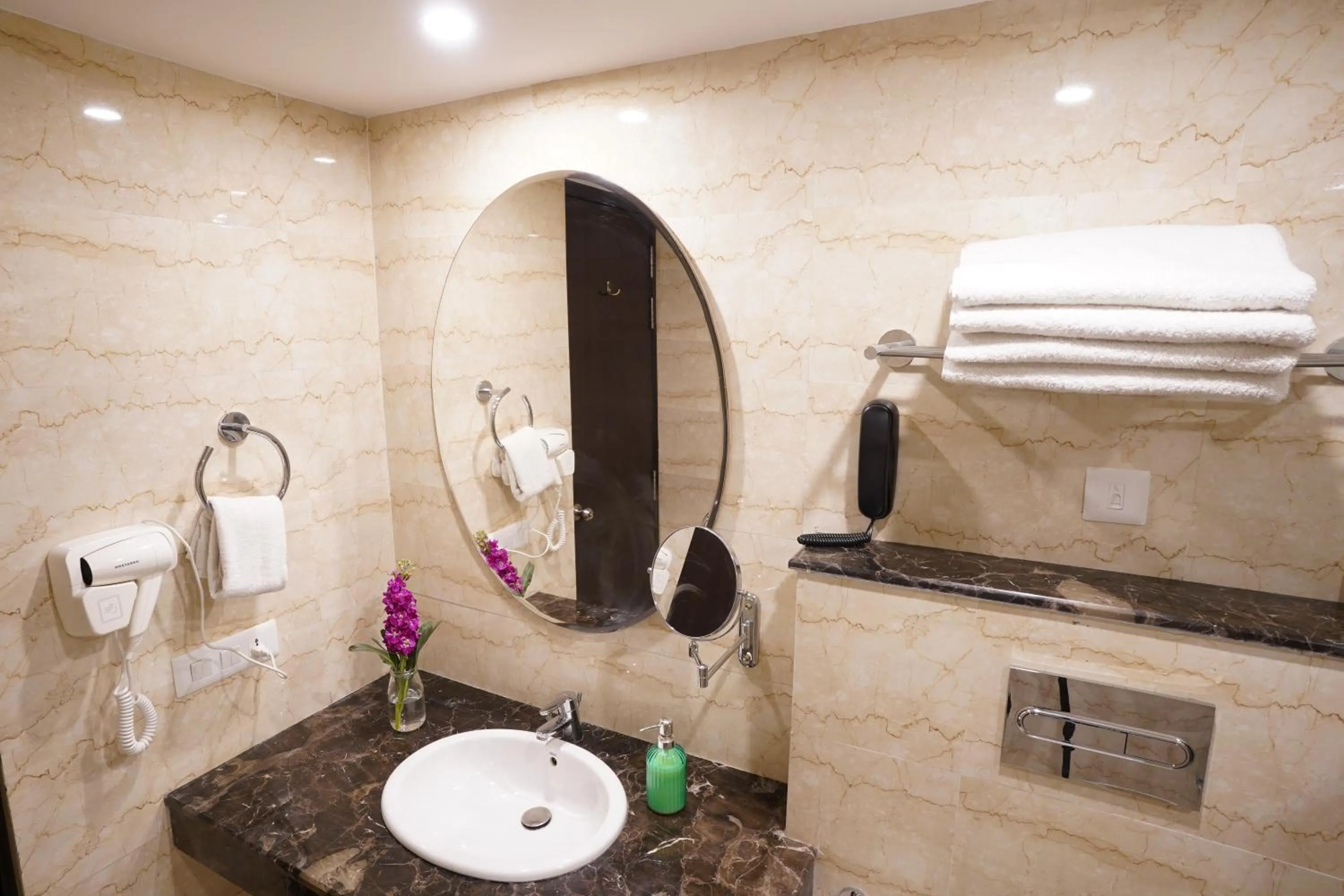 Shower in Rockland Hotel, C.R Park