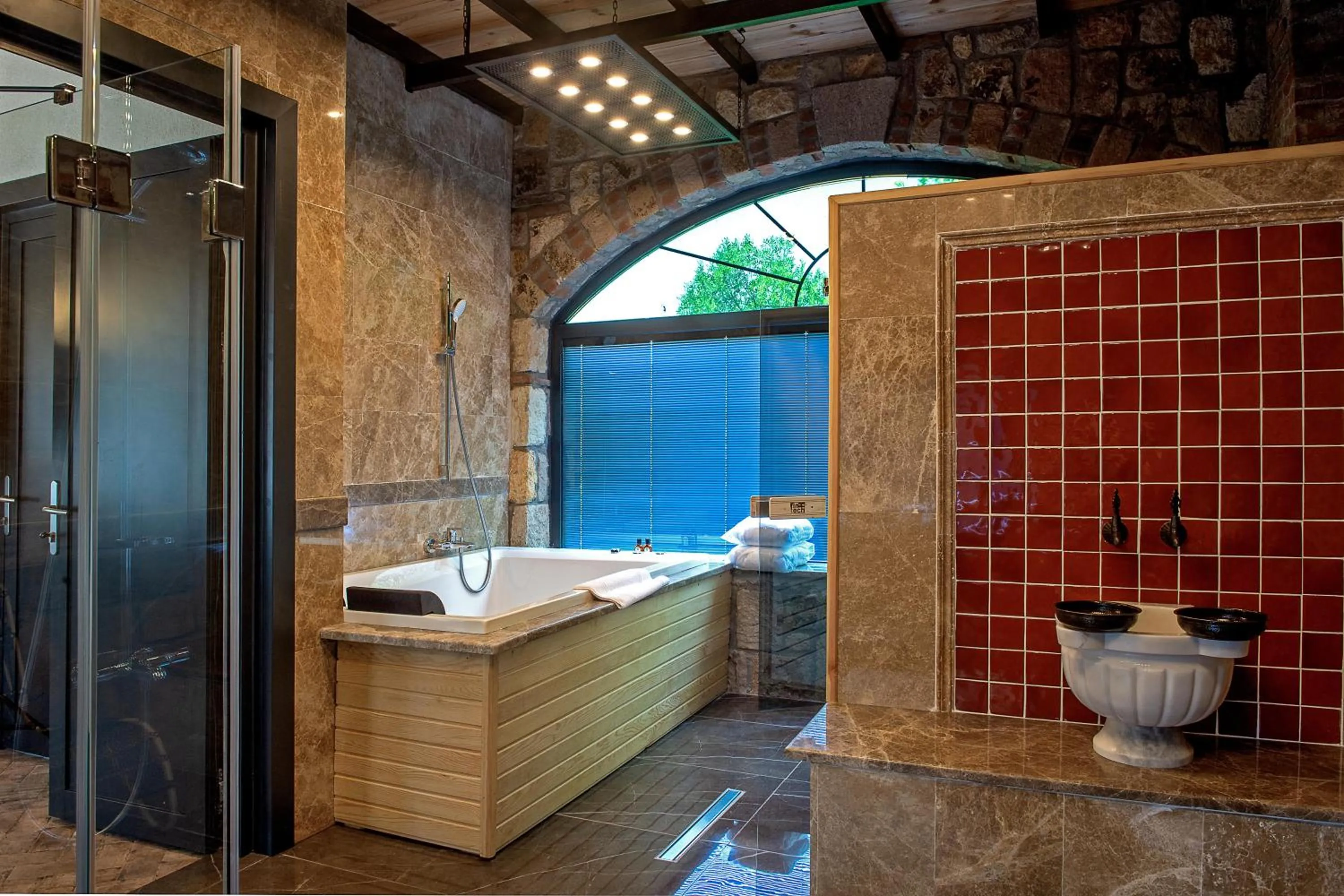 Shower in Wineport Lodge Agva Riverside Hotel & Winery