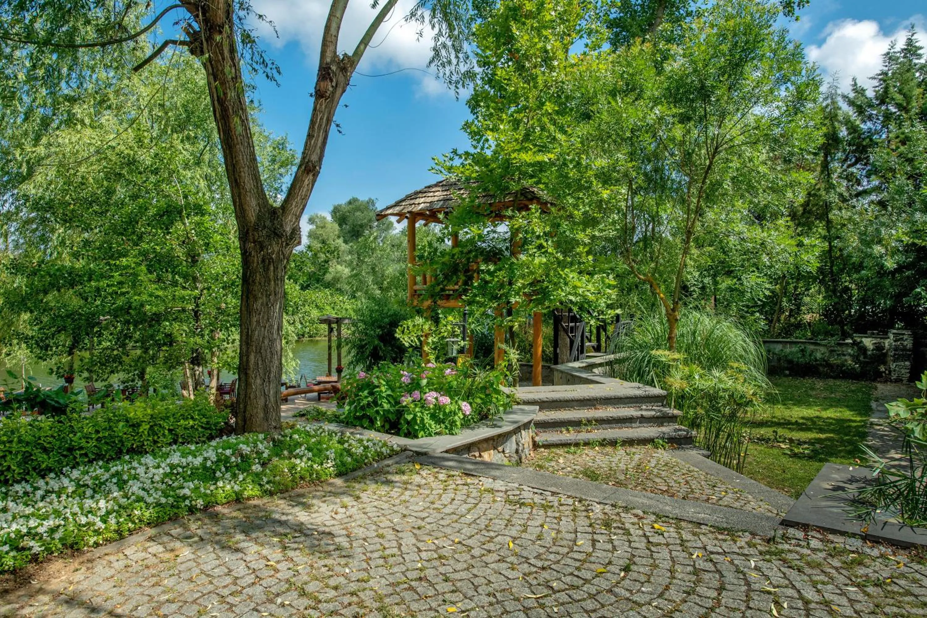 Summer in Wineport Lodge Agva Riverside Hotel & Winery