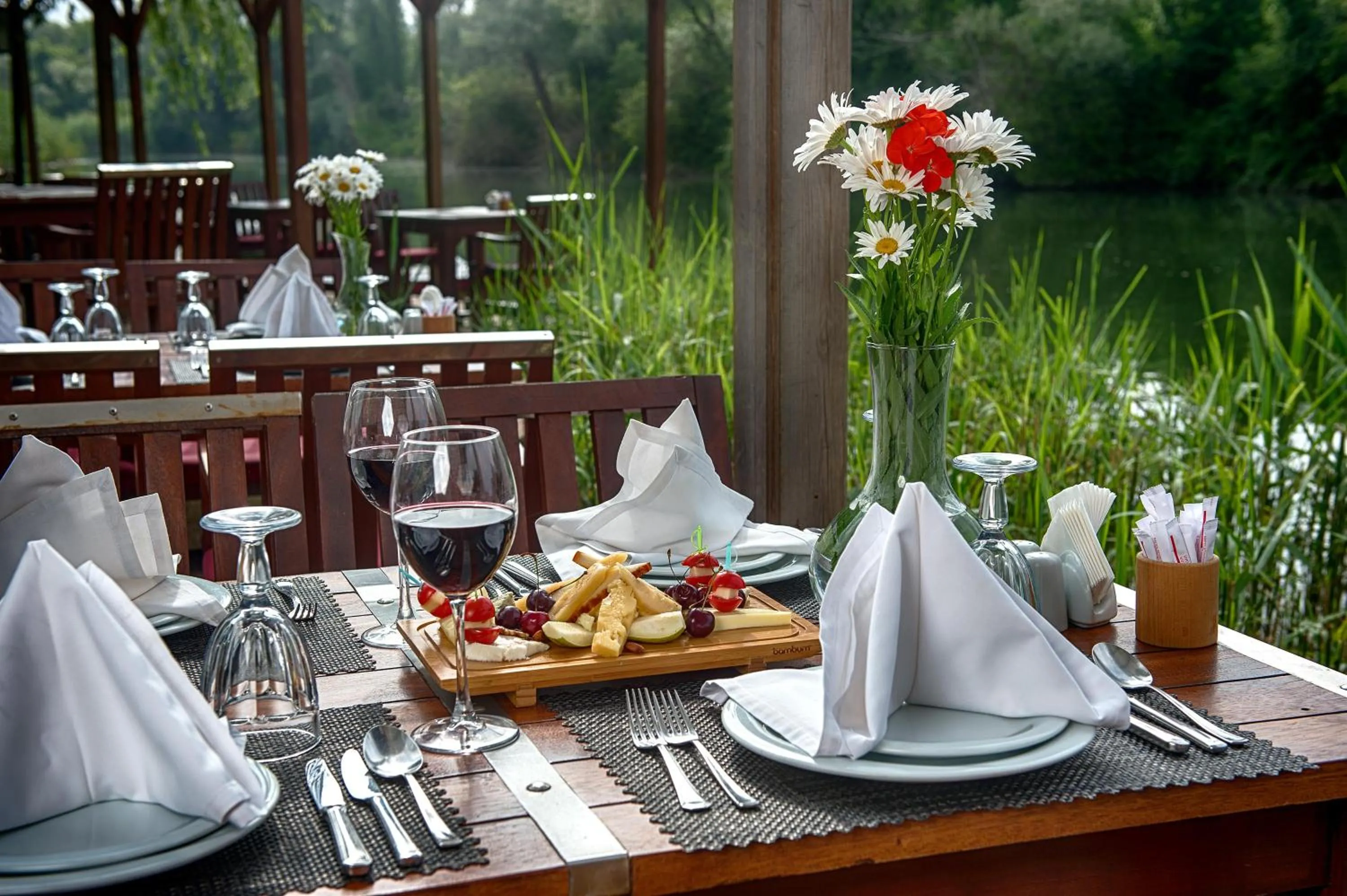Restaurant/places to eat in Wineport Lodge Agva Riverside Hotel & Winery