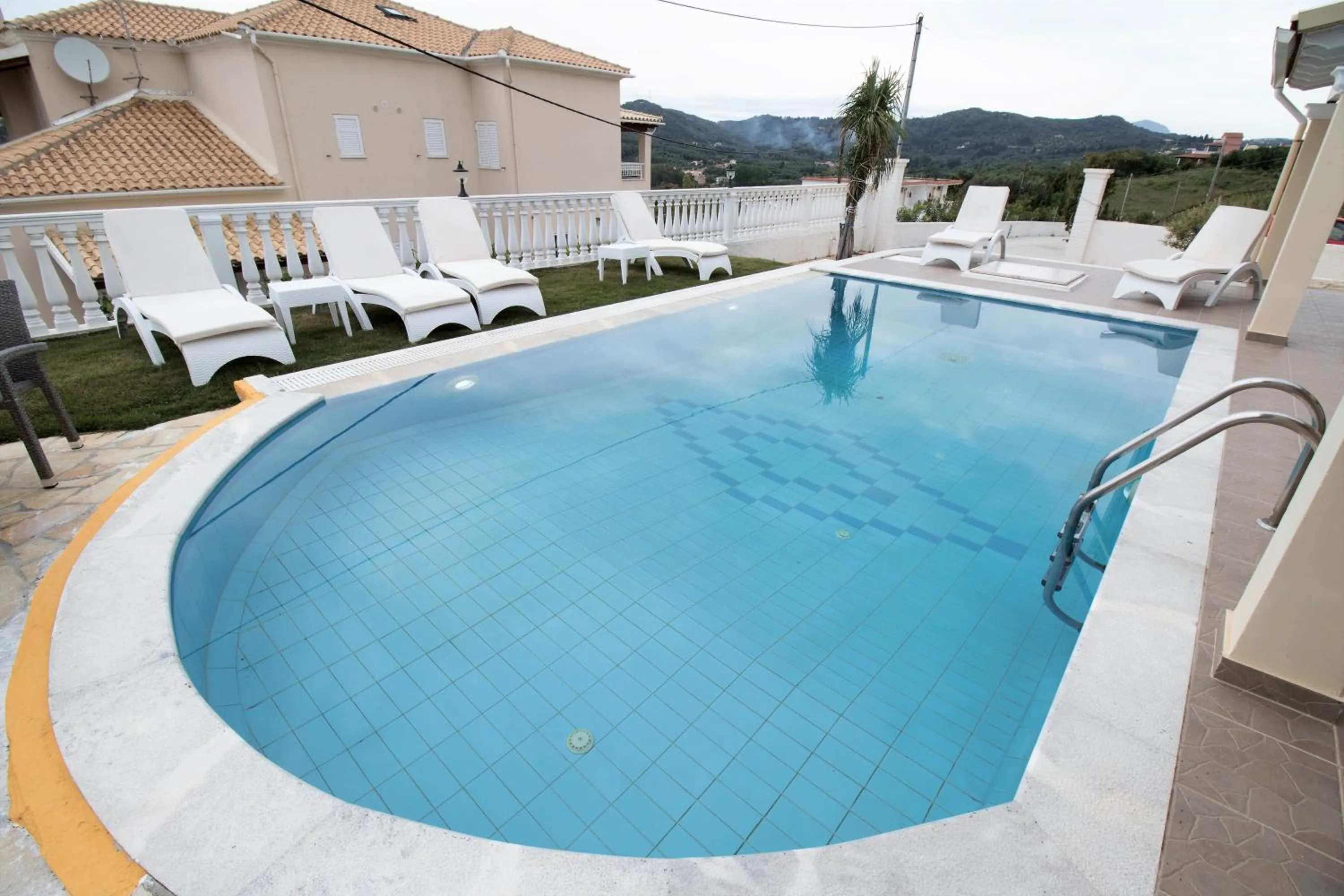Swimming pool in Villa de la Mer