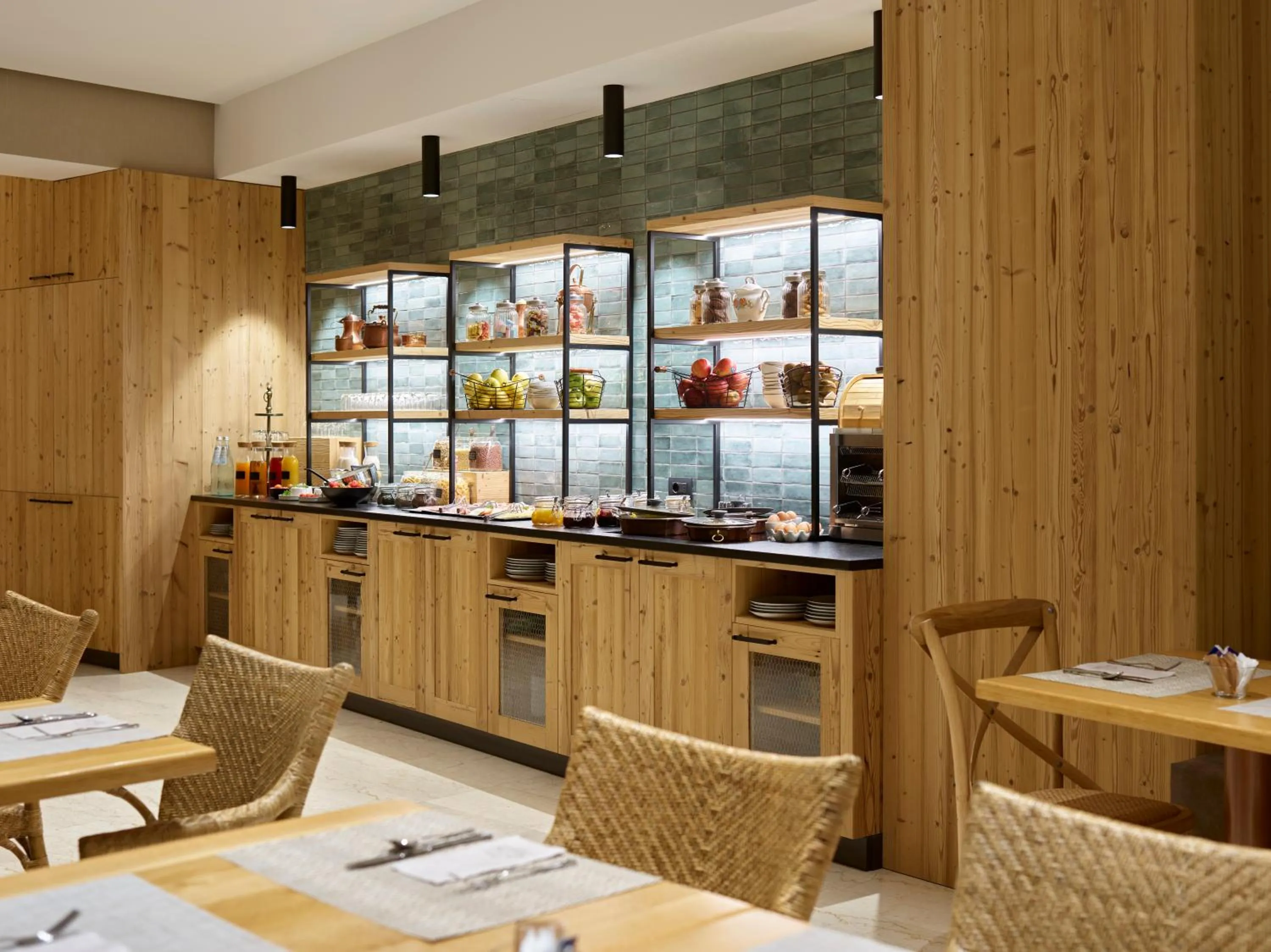 Breakfast in Hotel America